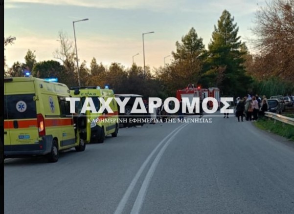 Δέκα τραυματίες από εκτροπή μικρού λεωφορείου πριν από το Ριζόμυλο στην παλιά Βόλου- Λάρισας