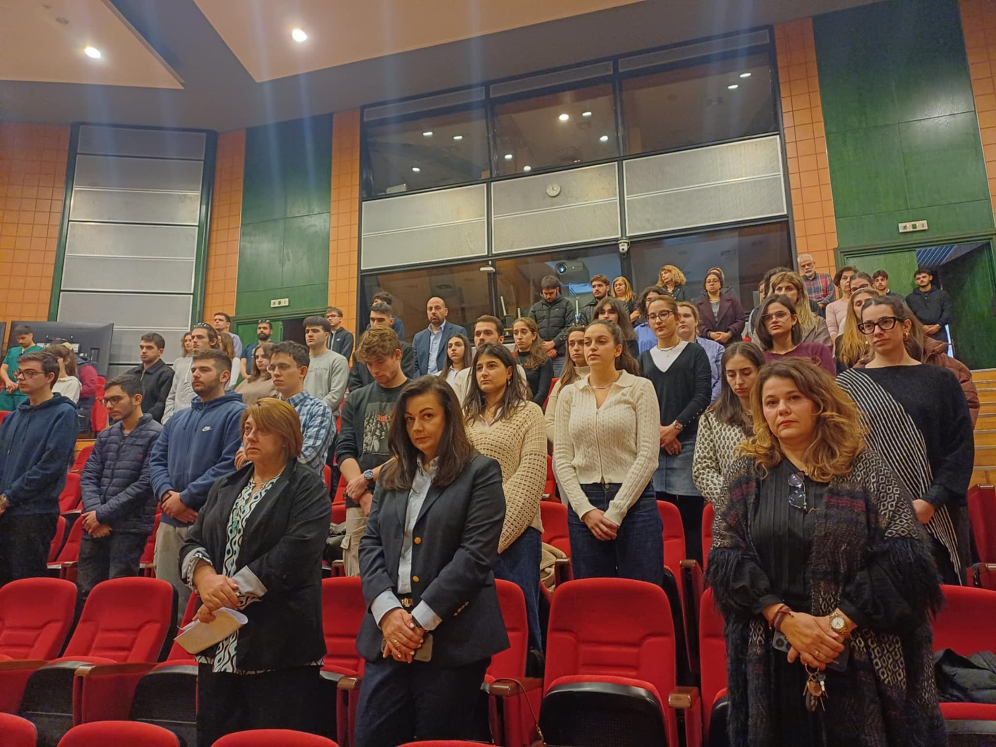 Τρισάγιο  στο αμφιθέατρο «Ιπποκράτης» της Ιατρικής Λάρισας στη μνήμη των δωρητών σώματος (ΦΩΤΟ+video)