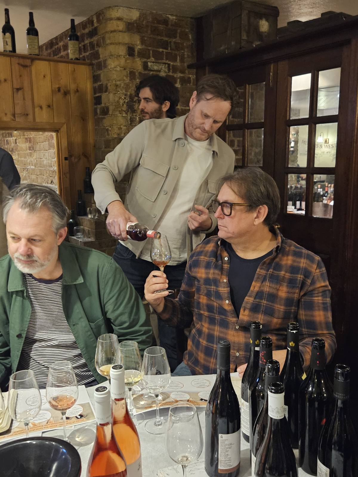 Στο Λονδίνο βρέθηκαν τα κρασιά της Θεσσαλίας... (ΦΩΤΟ)