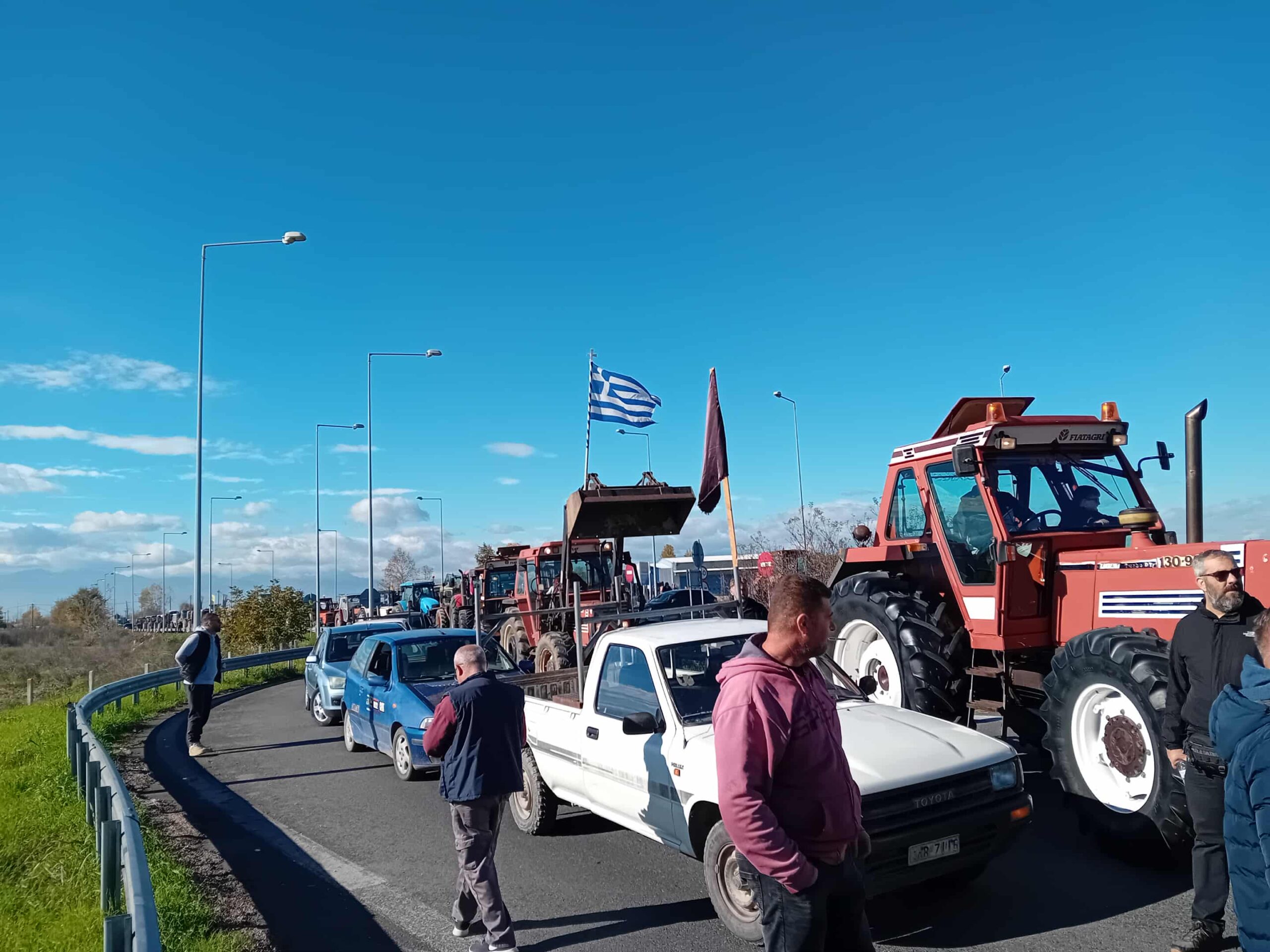 Πανω στον Ε65 οι αγρότες της Καρδίτσας! (φωτο + video)