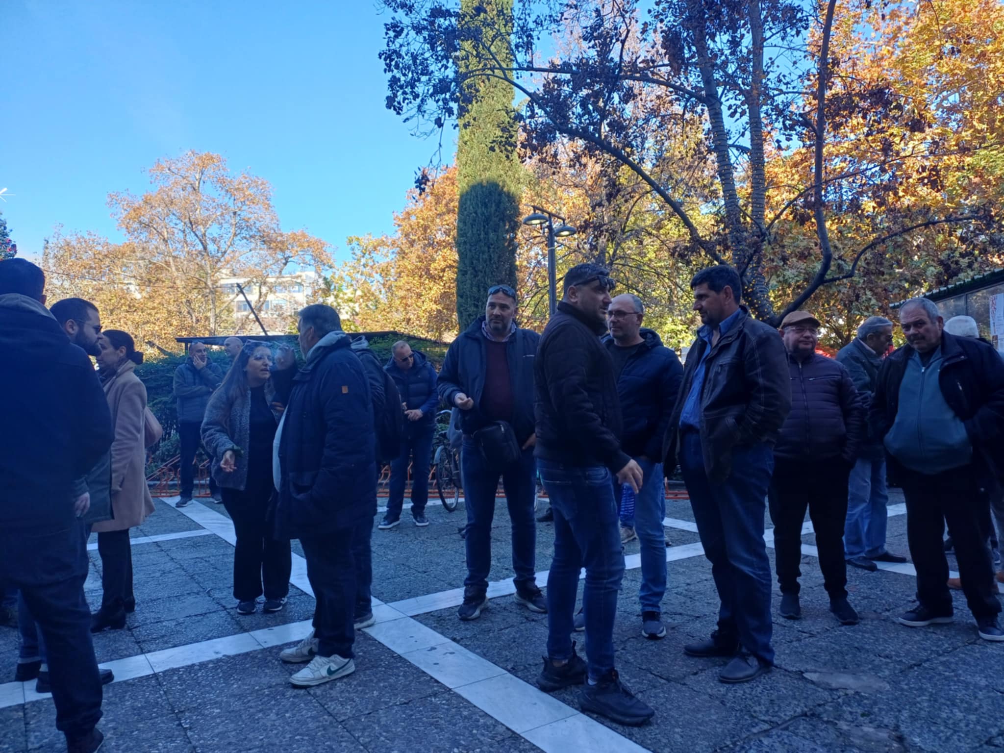 Για τις 4 Δεκεμβρίου πήραν δικάσιμο οι τρεις αγρότες που συνελήφθησαν -πλήθος αγροτών για συμπαράσταση στα δικαστήρια (ΦΩΤΟ)