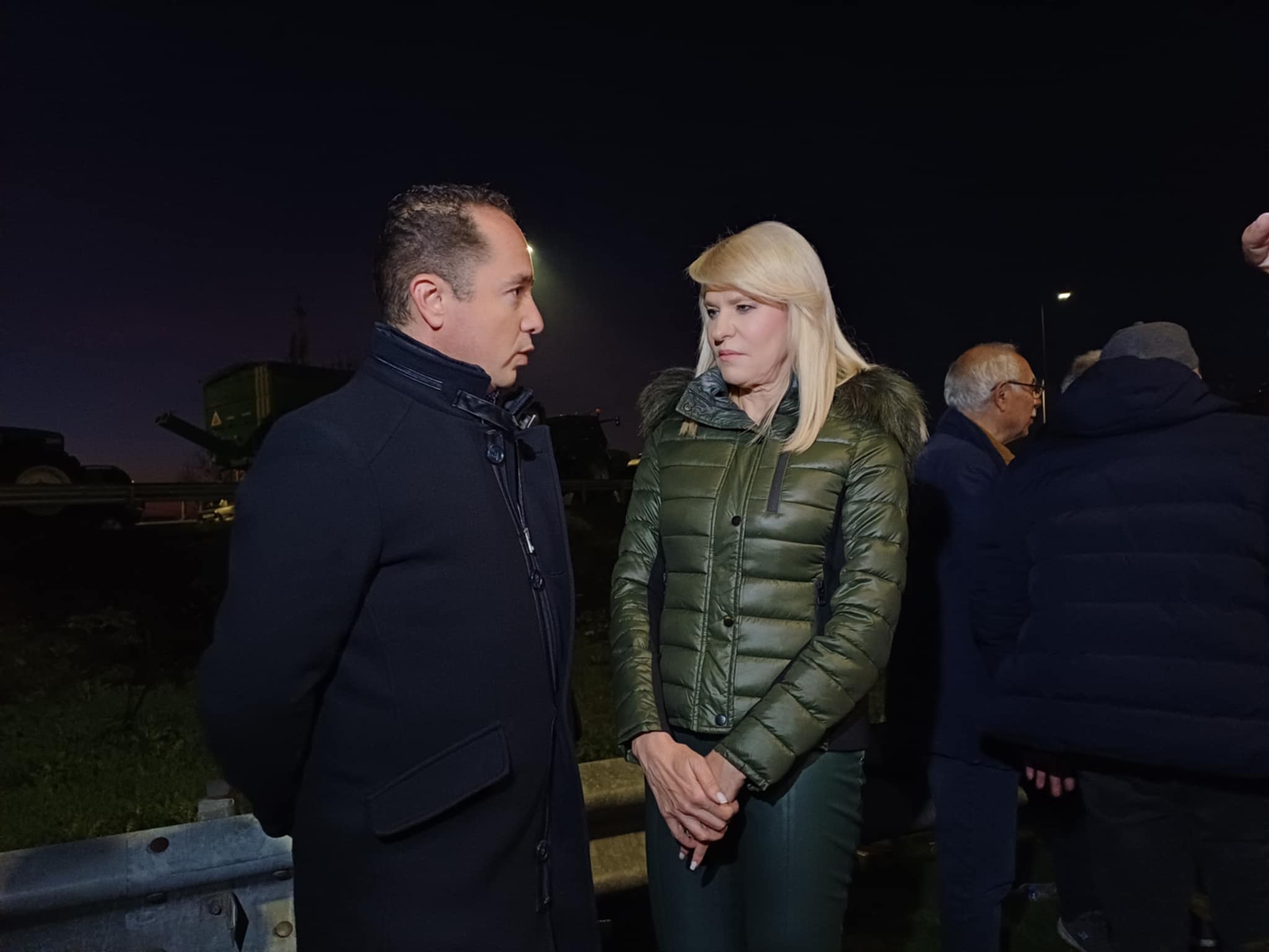 Στο μπλόκο της Νίκαιας ο μητροπολίτης Λαρίσης κ. Ιερώνυμος και φορείς της Λάρισας (ΦΩΤΟ)