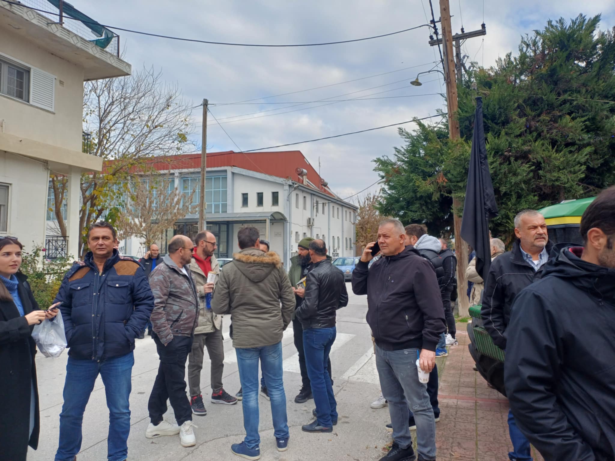 Συγκεβτρώνονται στη Νίκαια οι αγρότες για την κρίσιμη συνεδρίαση- τι θα απαντήσουν στο κάλεσμα του πρωθυπουργού (ΦΩΤΟ)