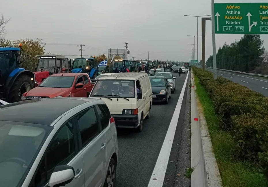 Καθ- οδόν οι αγρότες με δεκάδες τρακτέρ για να κλείσουν τη σήραγγα των Τεμπών, για τα φορτηγά (ΦΩΤΟ+video)