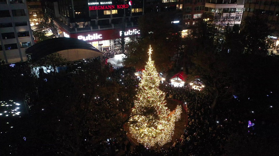 Με drone show και χριστουγεννιάτικες μελωδίες γιόρτασε η Λάρισα την παραμονή Χριστουγέννων (ΦΩΤΟ+βίντεο)
