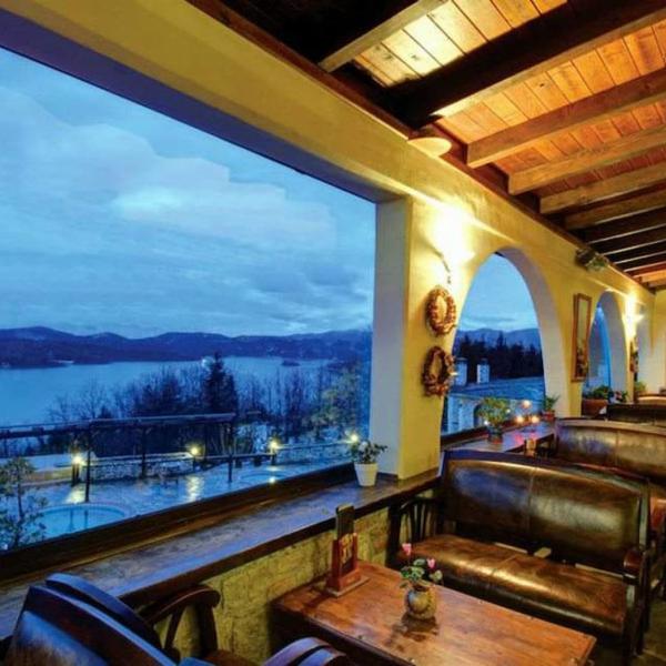 Αυθεντικά Χριστούγεννα στη Λίμνη Πλαστήρα.