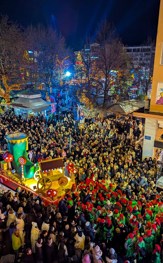 Δήμος Λαρισαίων: Όλα έτοιμα για τη μεγάλη Χριστουγεννιάτικη Παρέλαση, αύριο το απόγευμα