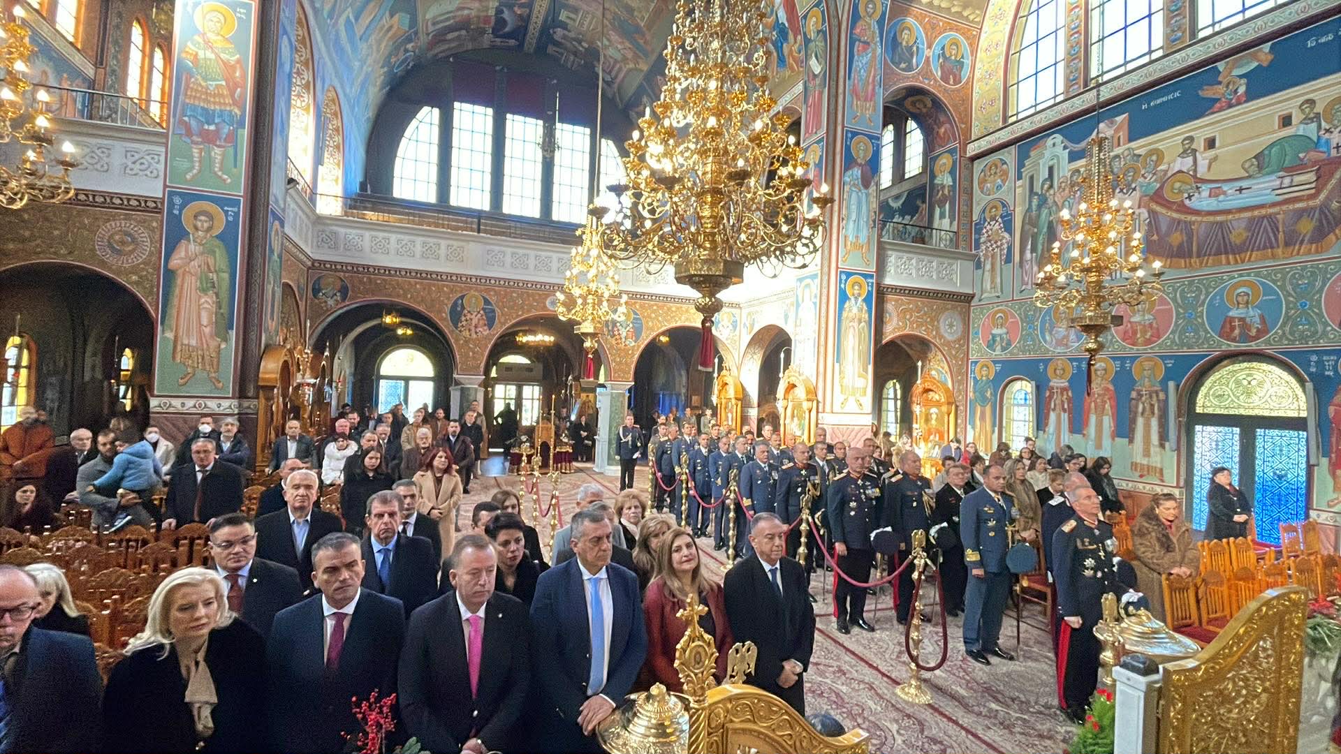 Με λαμπρότητα και παρουσία των αρχών η πανηγυρική θεία λειτουργία για το νέο έτος στον Άγιο Αχίλλιο (ΦΩΤΟ)