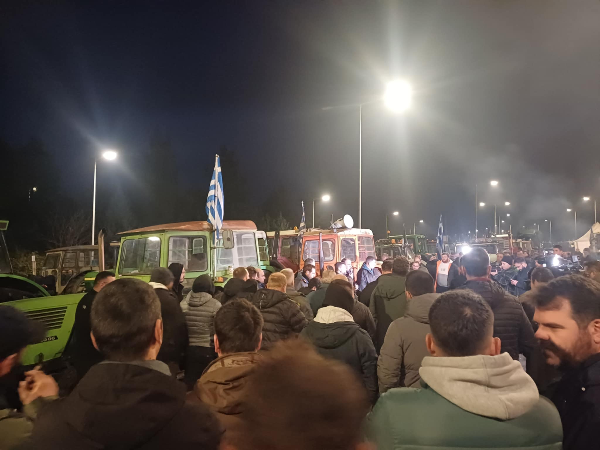 Κρίσιμη συνέλευση στο μπλόκο της Νίκαιας- Μαρούδας: Θα ακούσουμε τα μέτρα της κυβέρνησης την Τετάρτη και μετά μπλακάουτ