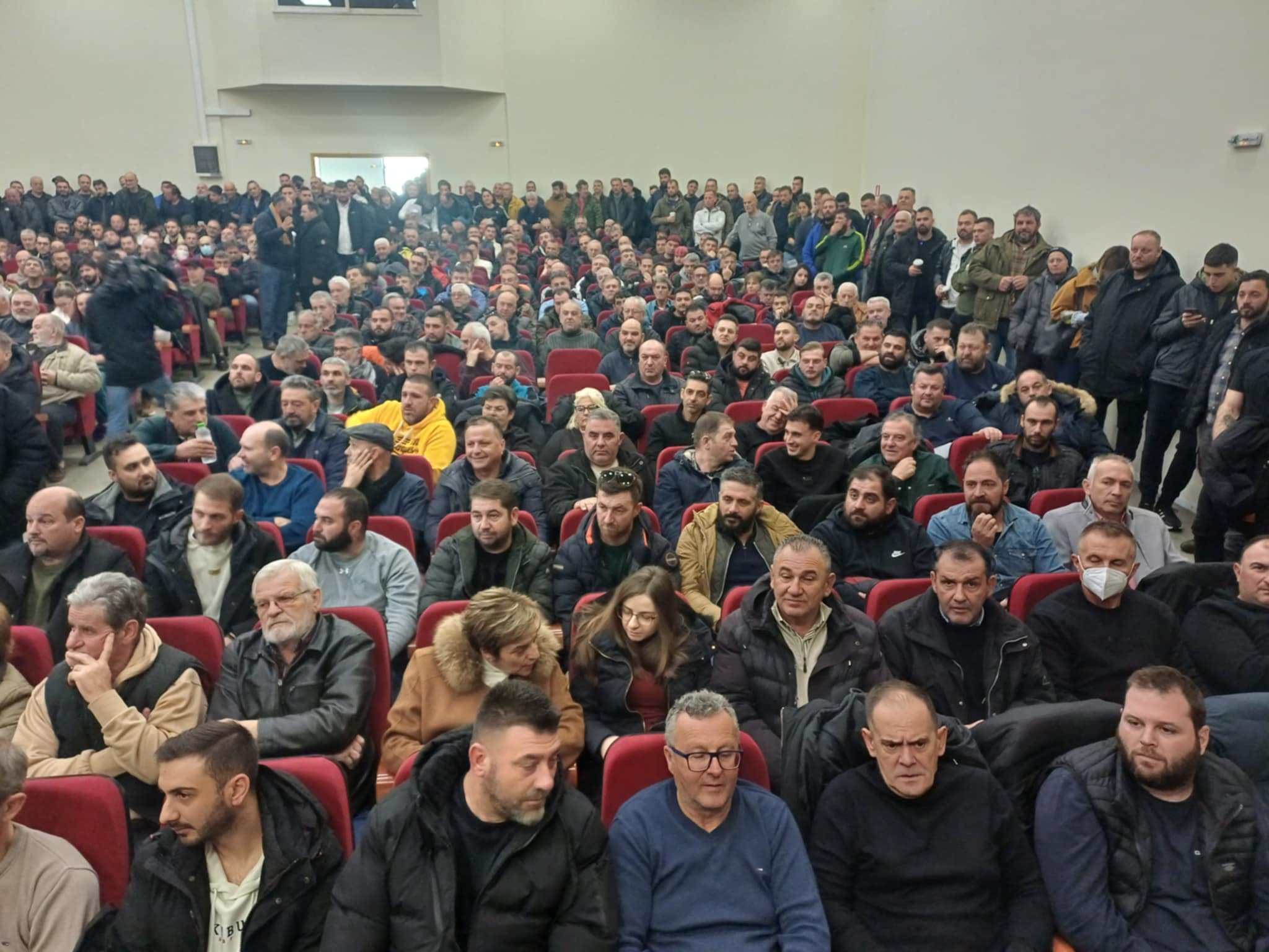 Ναι στον διάλογο στο Μαξίμου, όχι στο συλλαλητήριο την Τρίτη στην Αθήνα, αποφάσισαν οι αγρότες