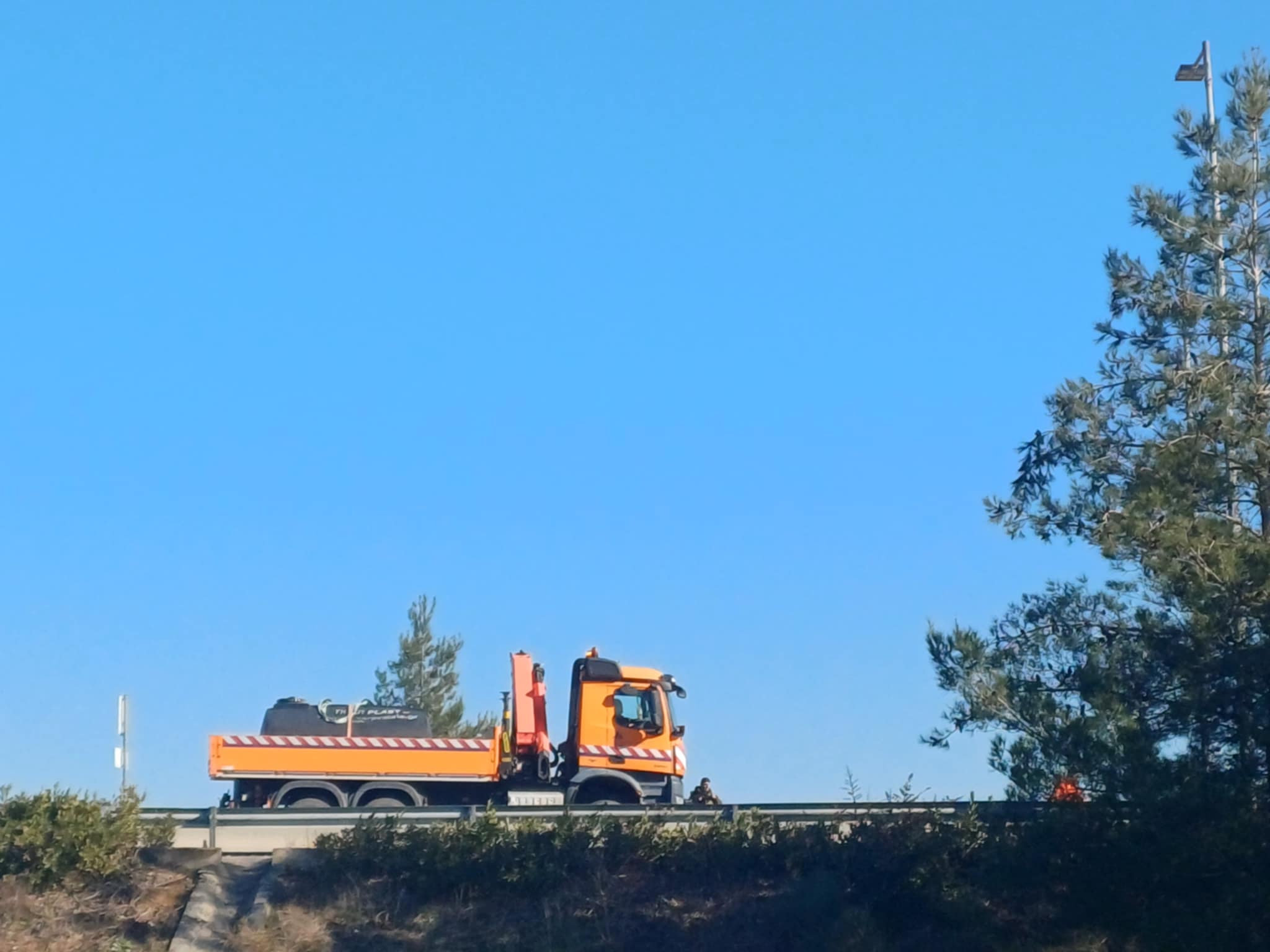 Άνοιξαν την αερογέφυρα στον μπλόκο της Νίκαιας οι αγρότες - πως γίνεται η κίνηση προς Θεσσαλονίκη