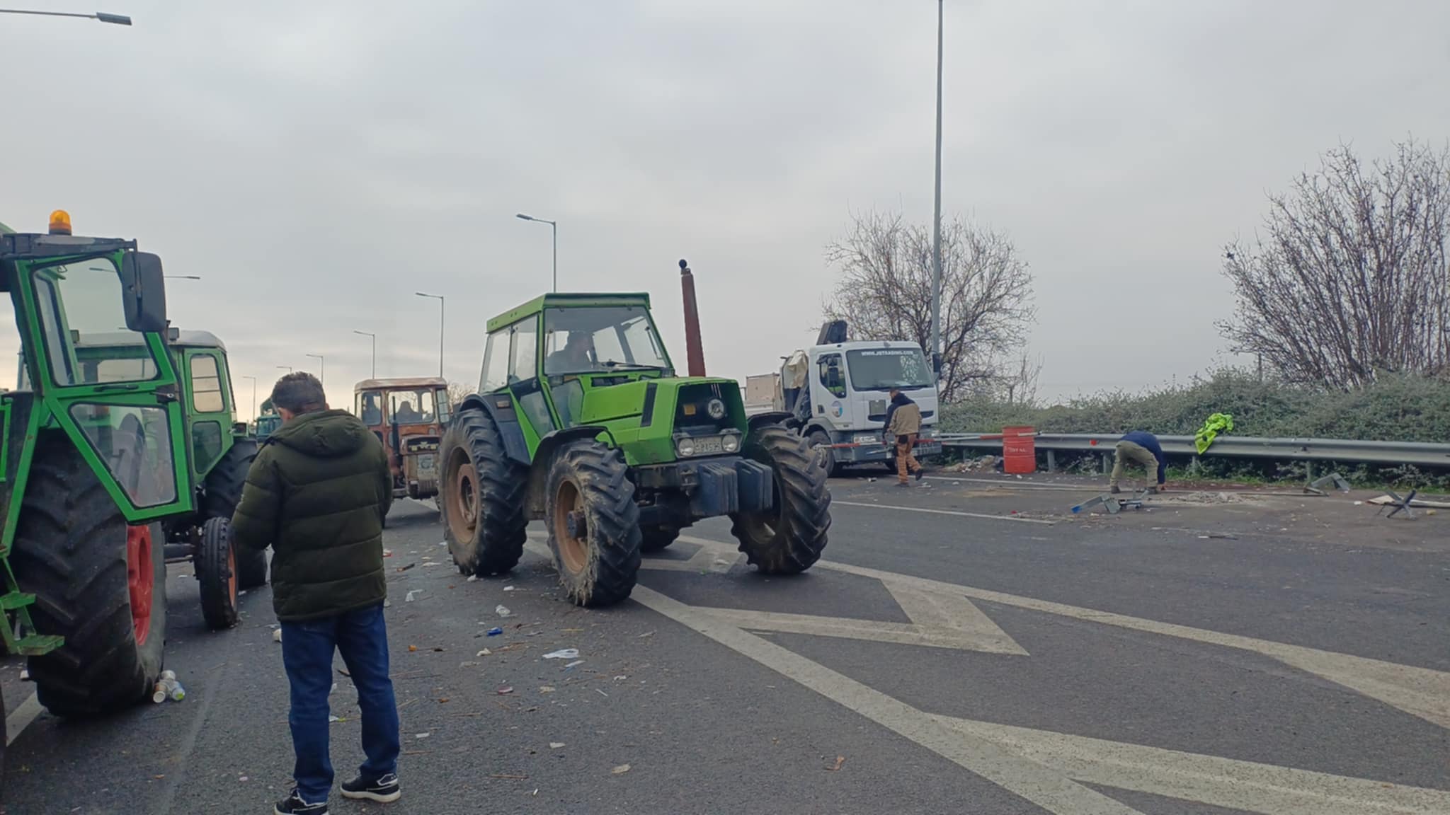 Φεύγουνμε ψηλά το κεφάλι μετά από 55 ημέρες παραμονής οι αγρότυες από το μπλόκο της Νίκαιας (ΦΩΤΟ+video)