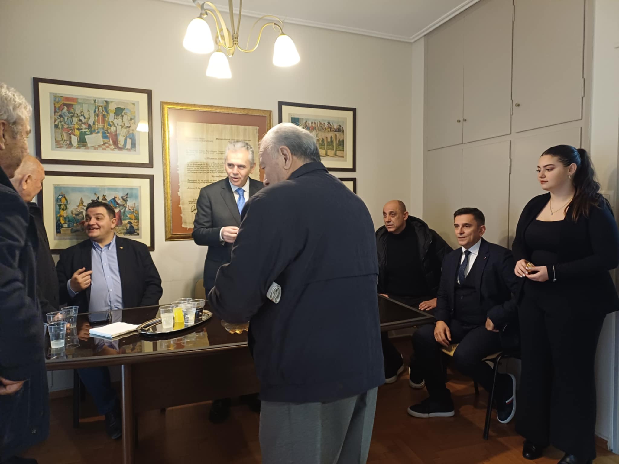 Ευχές στο γραφείο του Μάξιμου Χαρακόπουλου για την ονομαστική του εορτή (ΦΩΤΟ)