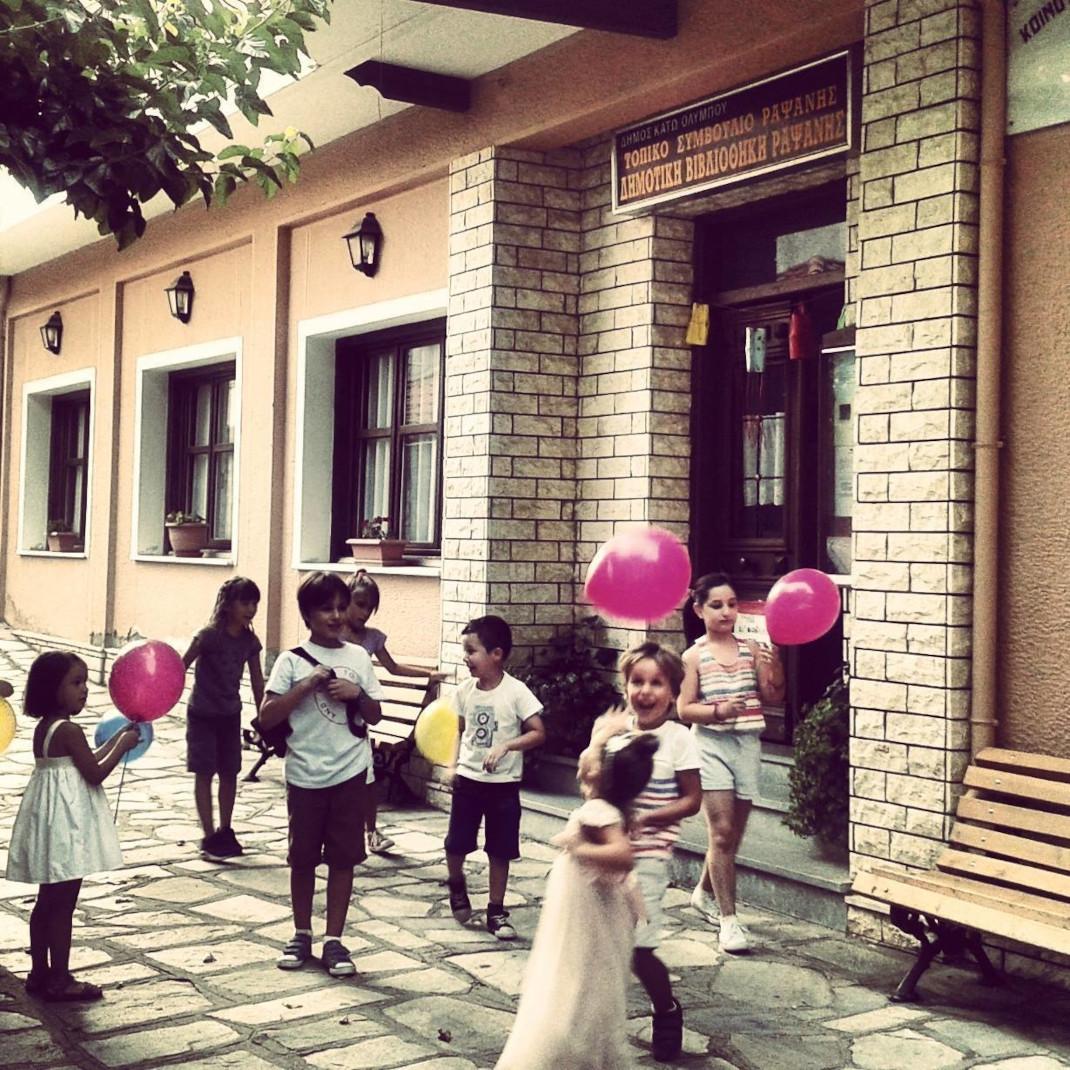 Λάρισα: Η παραμυθένια βιβλιοθήκη σε σοφίτα χωριού που κρύβει βιβλία και θησαυρούς του 18ου αιώνα