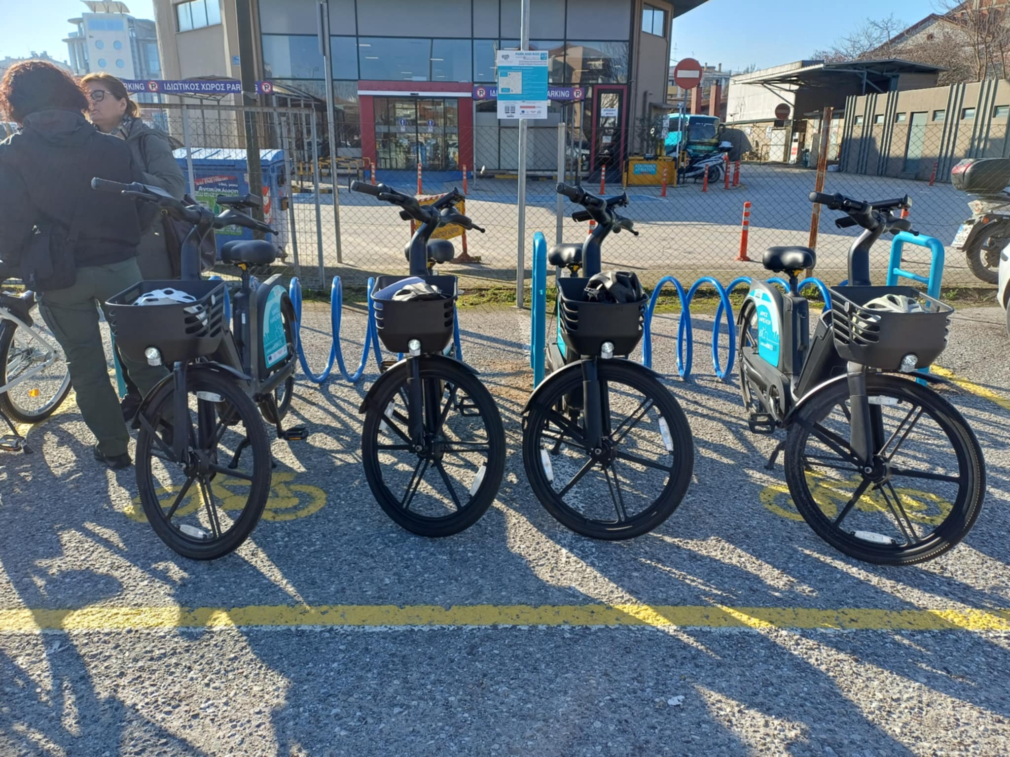 Παραδόθηκαν σήμερα νέα συμβατικά και ηλεκτρικά ποδήλατα του Δήμου Λαρισαίων προ χρήση (ΦΩΤΟ)