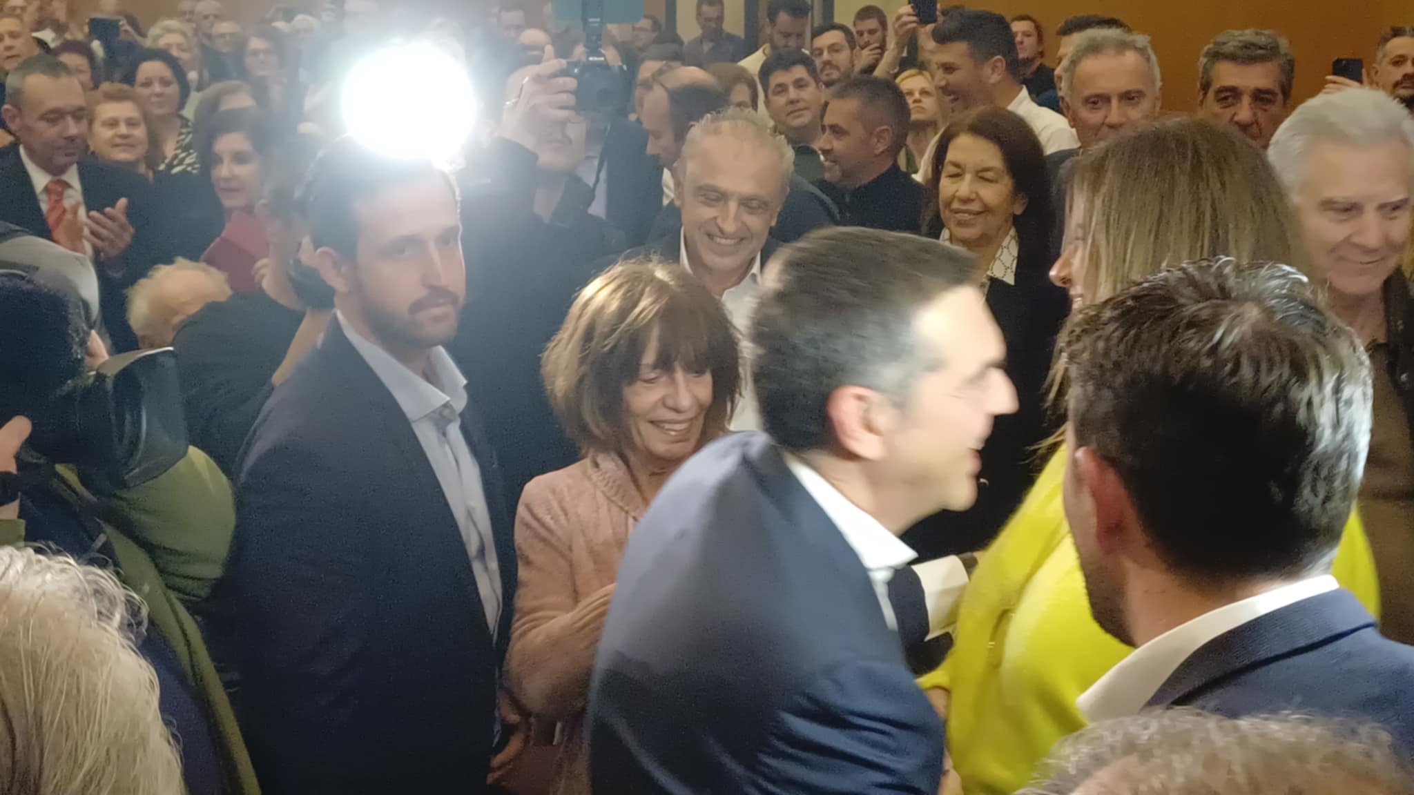 Πλήθος κόσμου για την «Ιθάκη» του Αλέξη Τσίπρα στη Λάρισα- δείοτε live την εκδήλωση