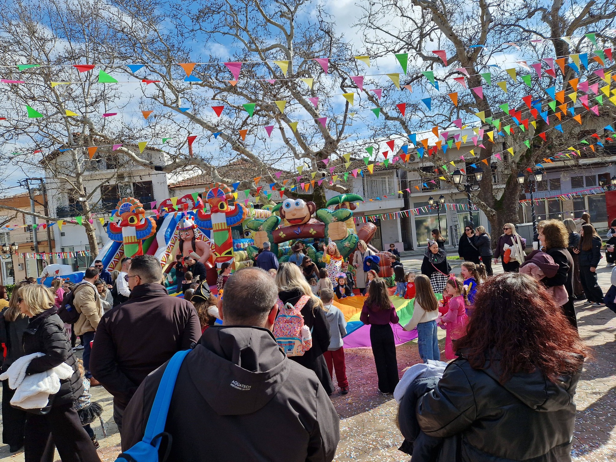 Καρναβάλι με ξεφάντωμα για τα παιδιά στο Βελεστίνο (ΦΩΤΟ)
