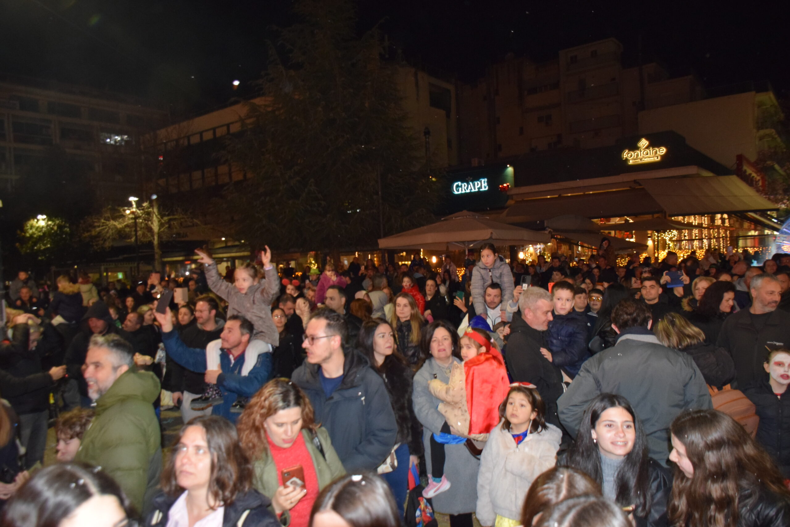 Με την καύση του Καρνάβαλου κορυφώθηκαν οι αποκριάτικες εκδηλώσεις του Δήμου Καρδίτσας