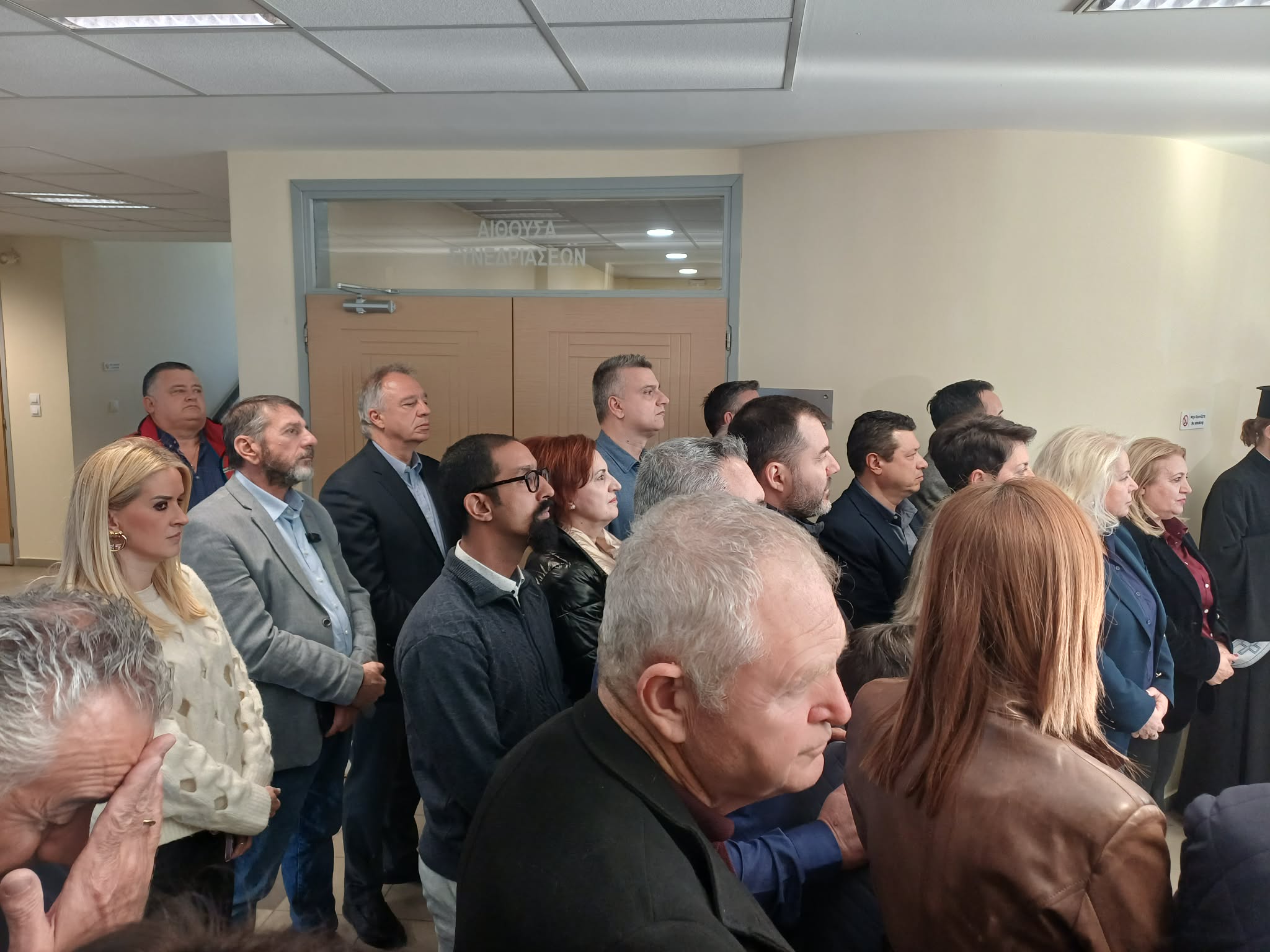 Τρσάγιο πριν την έναρξη του πειφερειακού συμβουλίου για τα θλύματα των Τεμπών και της ΒΙΟΛΑΝΤΑ (ΦΩΤΟ+video)