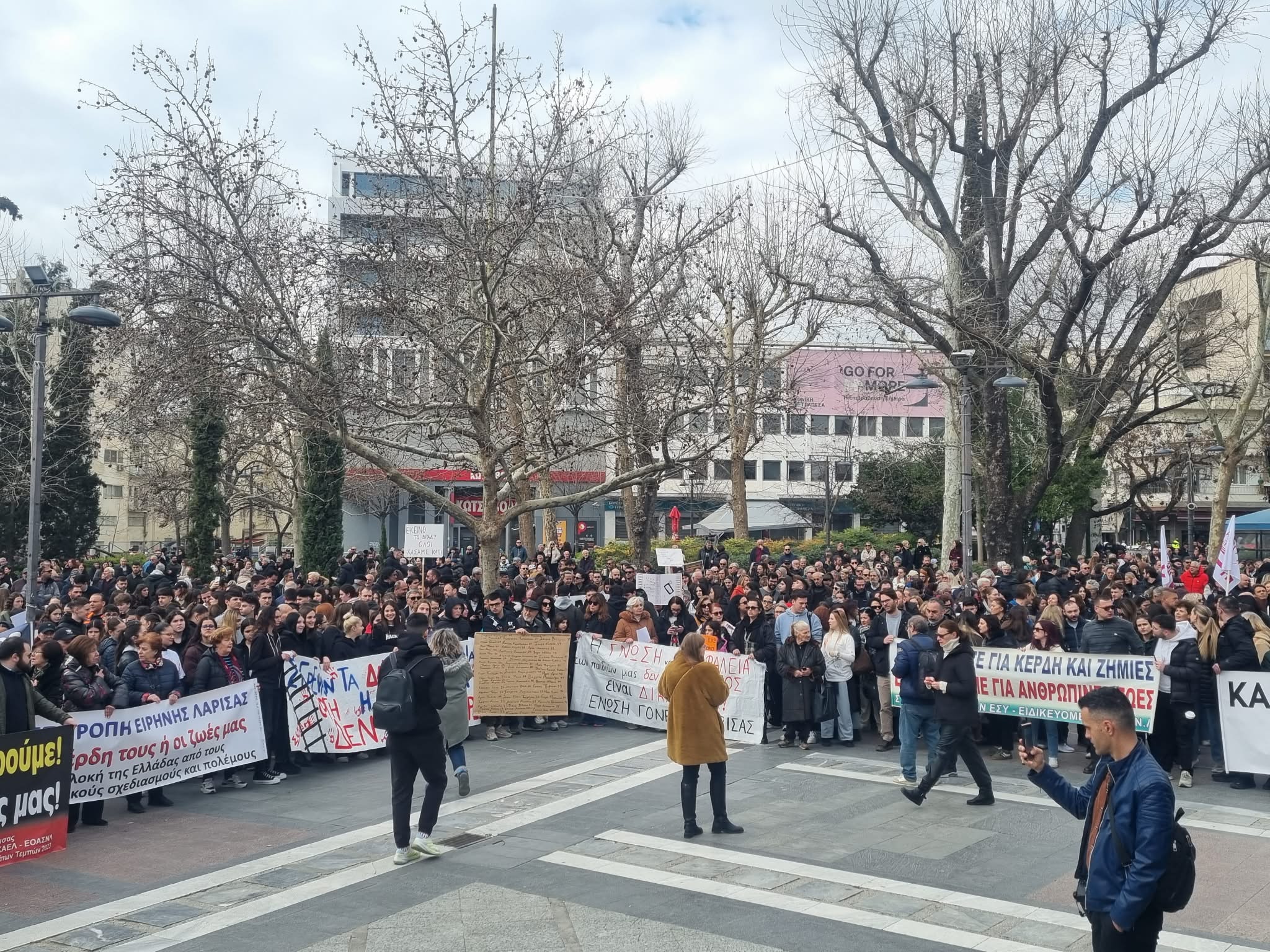 Δυναμικό συλλαλητήριο στη Λάρισα για τα Τέμπη: «Δεν ξεχνάμε, δεν συγχωρούμε»…(ΦΩΤΟ)