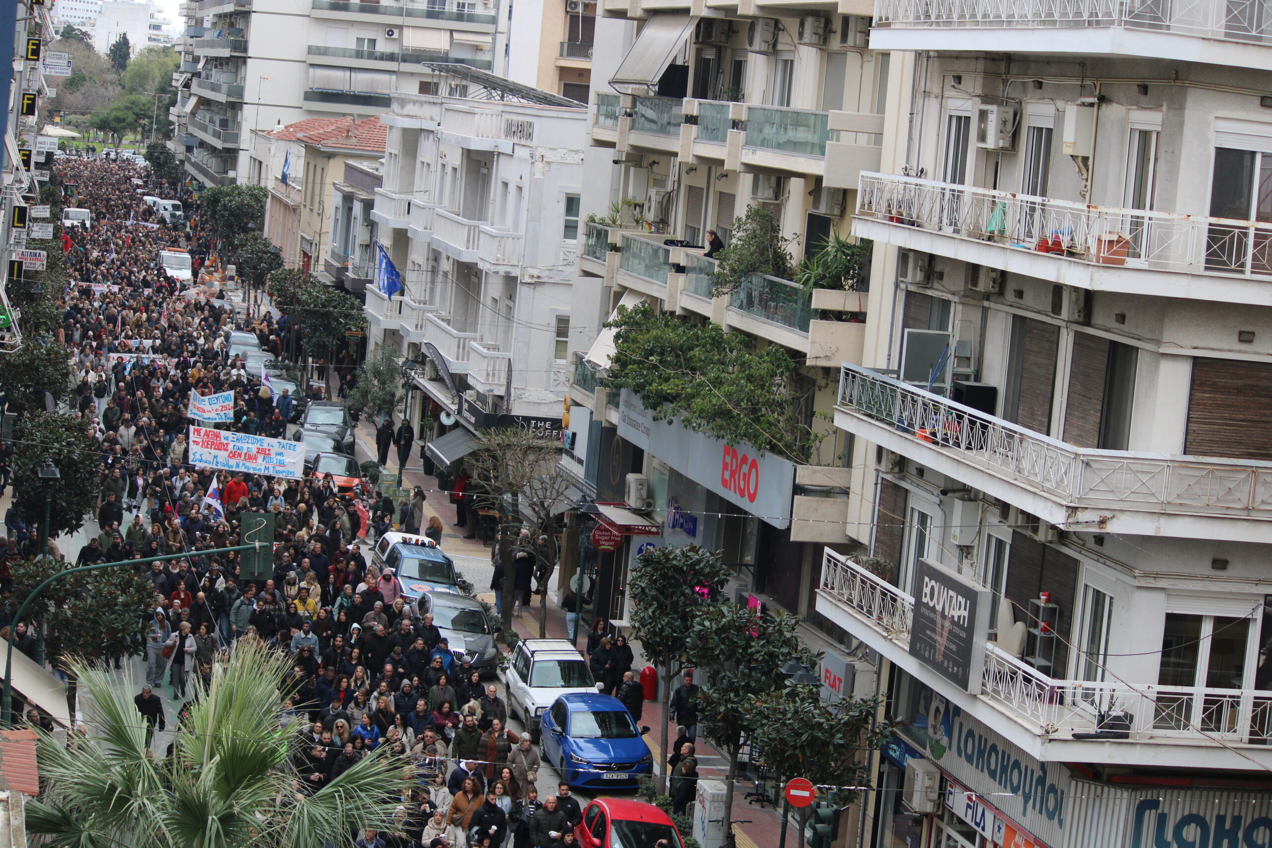 Ο Βόλος ζήτησε διακιοσύνη για τα Τέμπη- ογκώδης συγκέντρωση στην παραλία και πορεία στο κέντρο της πόλης(ΦΩΤΟ)