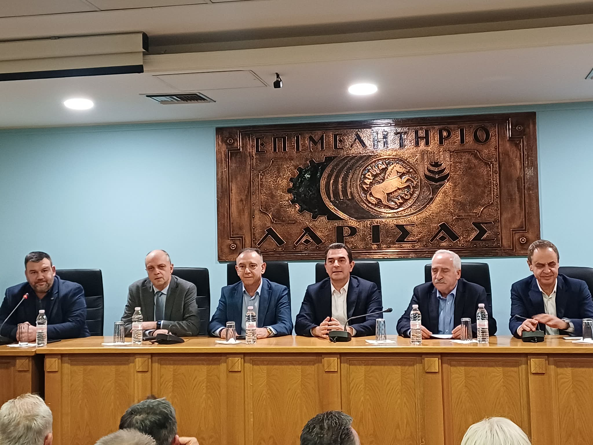 Σκρέκας στην πριφερειακή συνέλευση της ΝΔ ενόψει του προσυεδρίου: προτεραιότητα της κυβέρνησης η Θεσσαλία (ΦΩΤΟ)