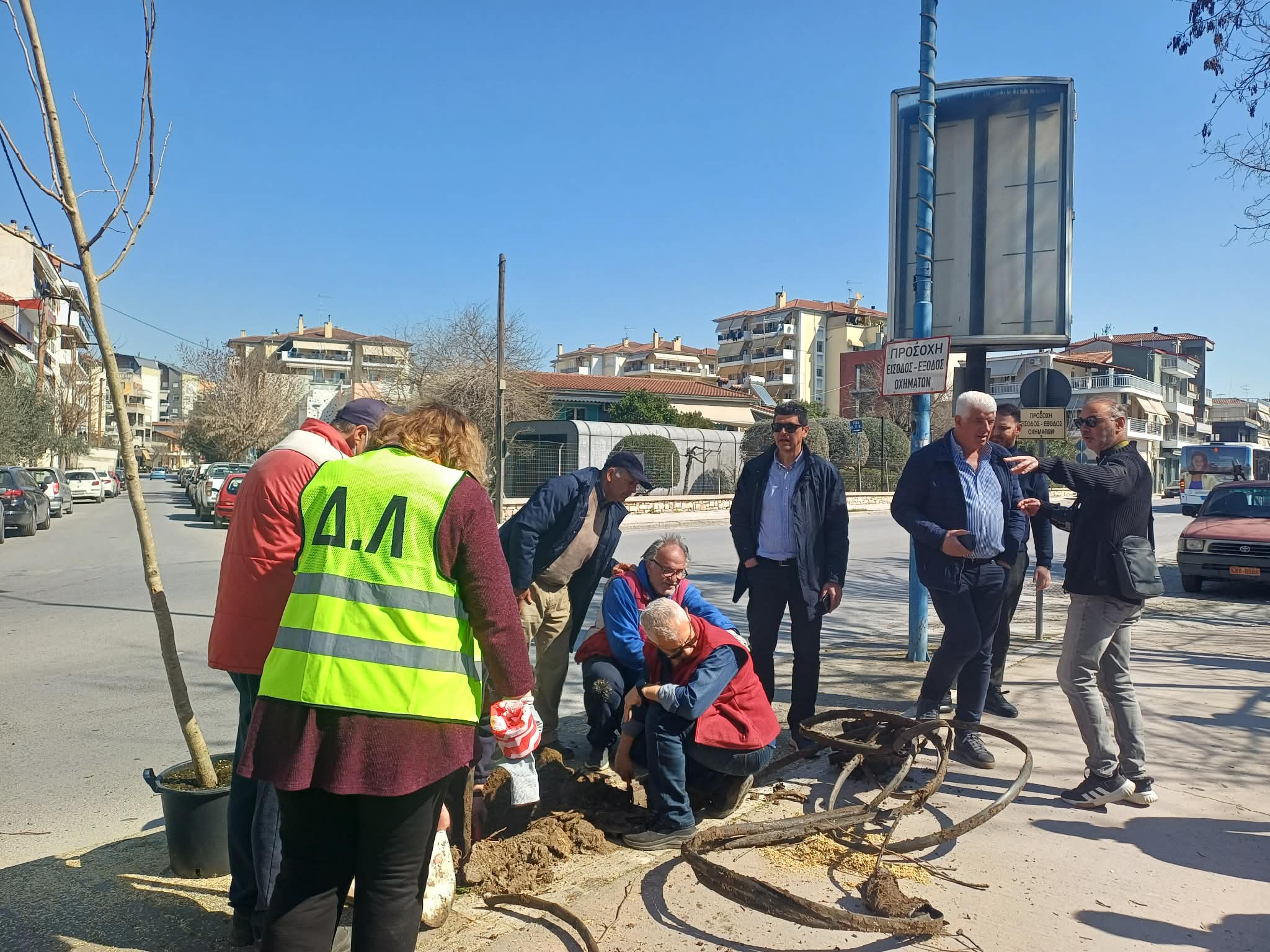 Δενδροφυτεύσεις στην οδό Ιωαννίνων - Πάνω από 1300 δέντρα μέχρι το τέλος της χρονιάς (ΦΩΤΟ-ΒΙΝΤΕΟ)