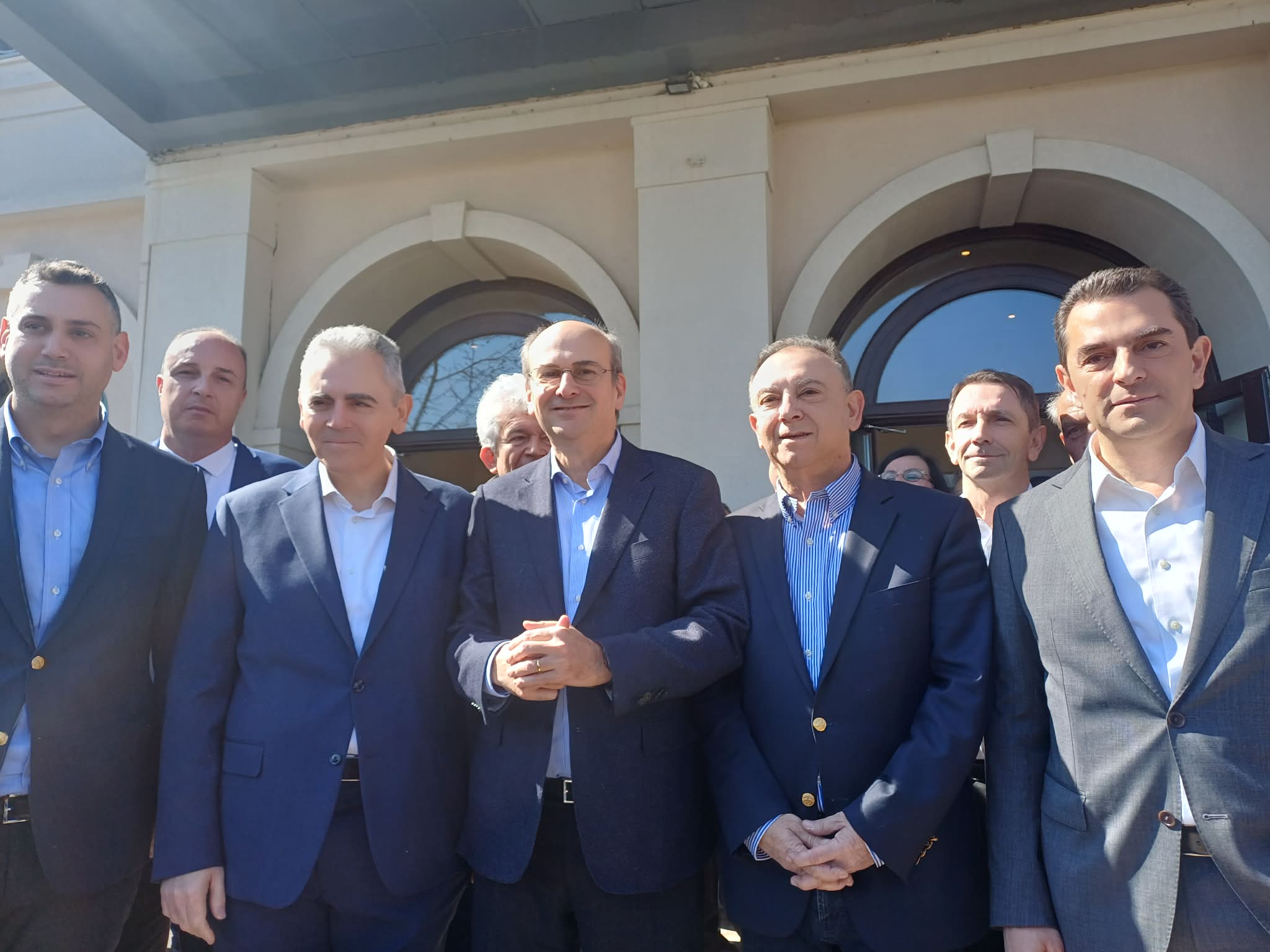 Φωτογραφγικά κλικς από την παρουσία Μητσοτάκη στη Λάρισα (ΦΩΤΟ)