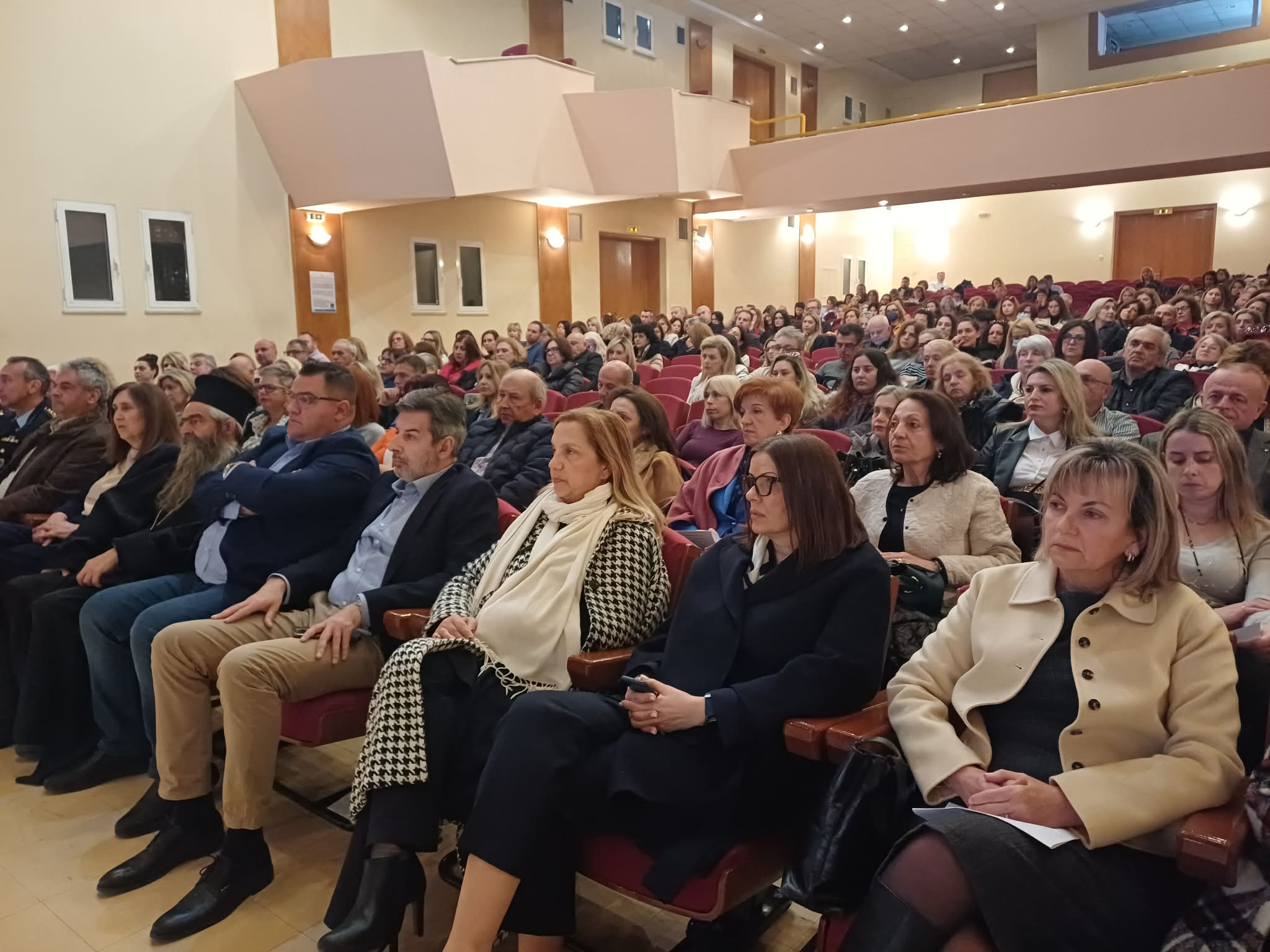 Επιμορφωτική ημερίδα για τη σχολική βία παρουσία διεθυντων, εκπαιδευτικών και γονεών στο Δημ. Ωδείο Λάρισας (ΦΩΤΟ)