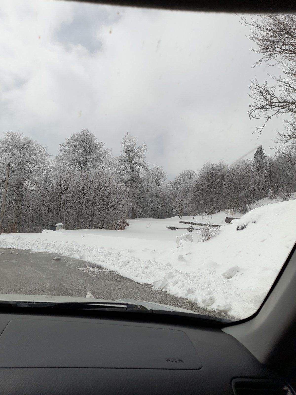 Μαρτιάτικο χιόνι στην Αργιθέα με τον φακό του Έκτορα Νασιώκα (ΦΩΤΟ)