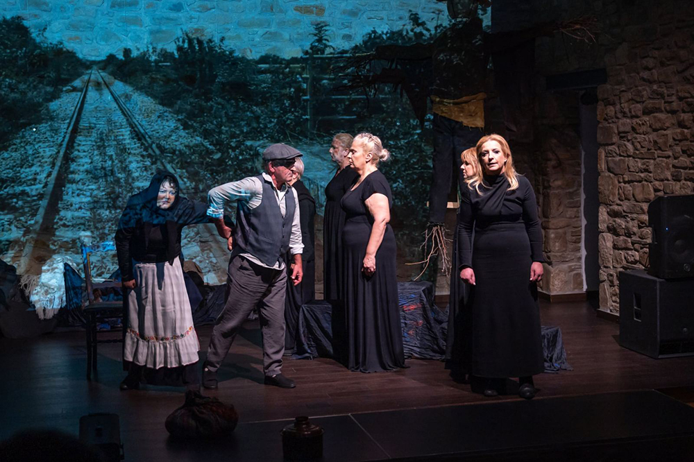 ΛΑΡΙΣΑ-ΦΕΣΤΙΒΑΛ ΕΡΑΣΙΤΕΧΝΙΚΩΝ ΣΚΗΝΩΝ «Όλη η πόλη μια σκηνή»:ΘΕΑΤΡΙΚΟ ΕΡΓΑΣΤΗΡΙ ΜΟΥΖΑΚΙΟΥ «Μια φιγούρα σιωπηλή»