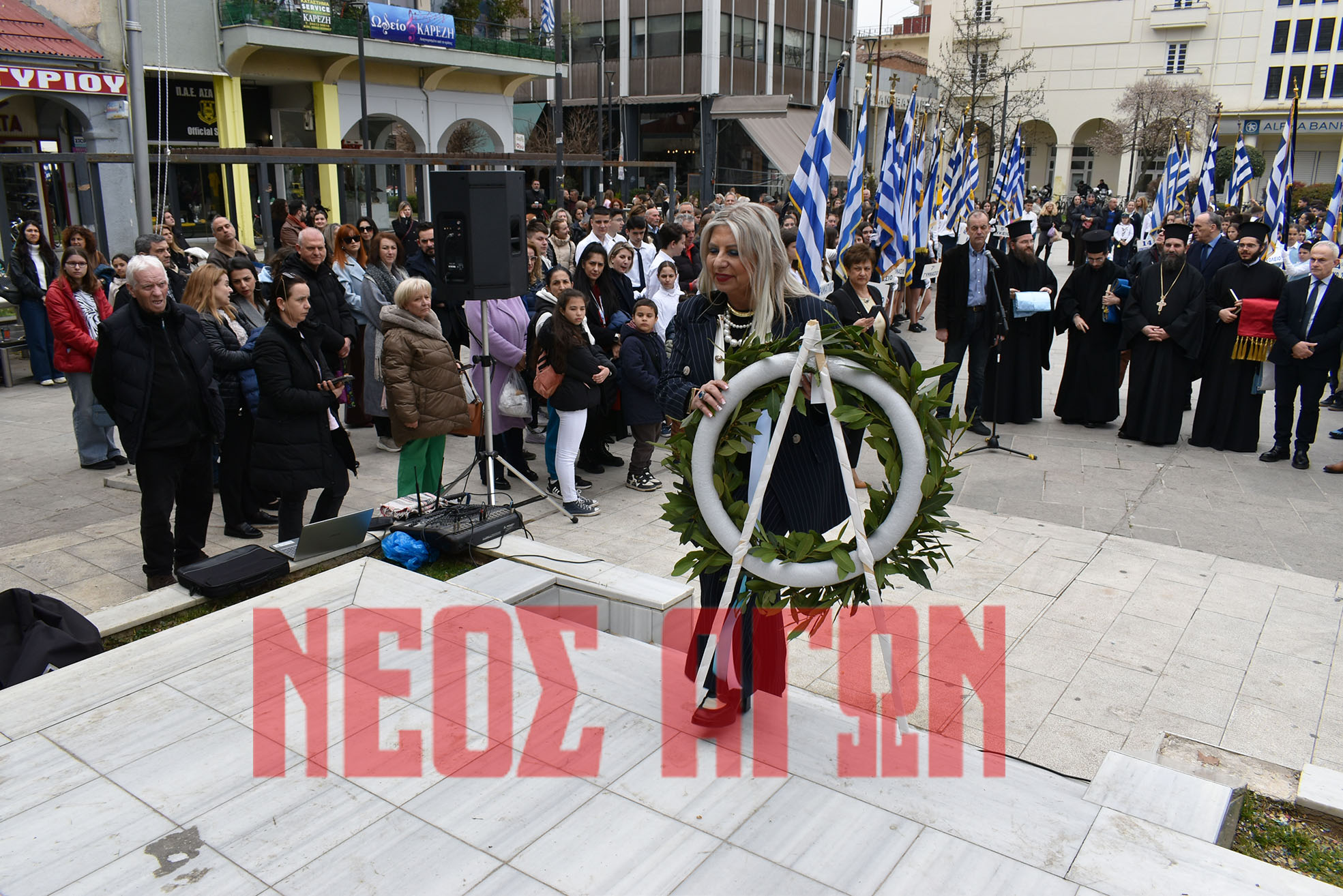 Οι μαθητές της Καρδίτσας απέτισαν φόρο τιμής στους ήρωες της επανάστασης του 1821 (ΦΩΤΟ - ΒΙΝΤΕΟ)