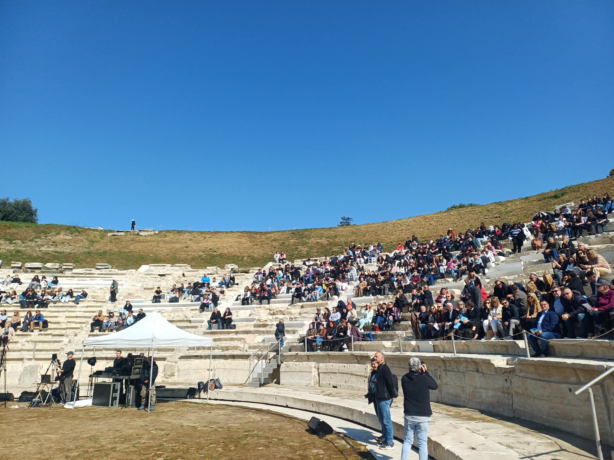 Μαθητική πνοή στο αρχαίο θέατρο σήμερα-«Πρεμιέρα» με Αριστοφάνη για το Φεστιβάλ «Εφήβων Δρώμενα» (ΦΩΤΟ +video )