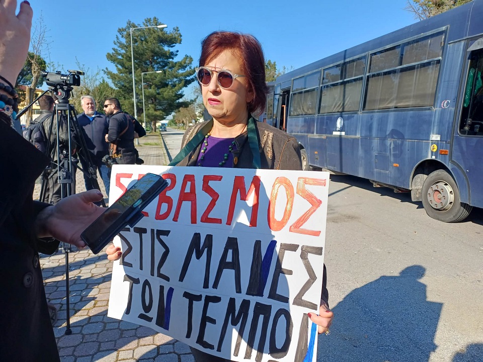 Λιγότερος κόσμος στη σημερινή δίκη για τα Τέμπη, ομαλά κυλάει η διαδικασία νομιμοποιήσεων – 36 κατηγορούμενοι στο εδώλιο