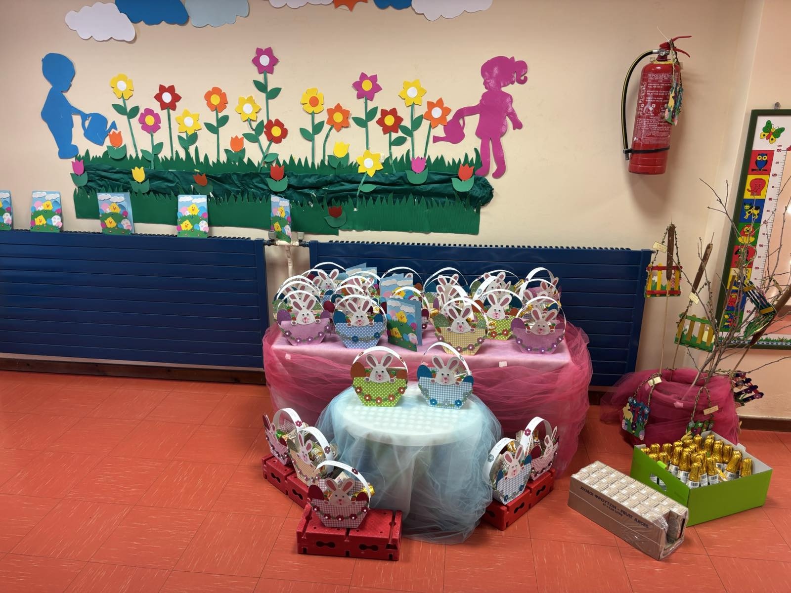 Πασχαλινές ευχές και δώρα στους Παιδικούς Σταθμούς του Δήμου Φαρσάλων