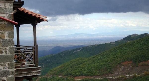Η αναπαράσταση της Αποκαθήλωσης στην Ιερά Μονή Κορώνης Αγράφων (video)