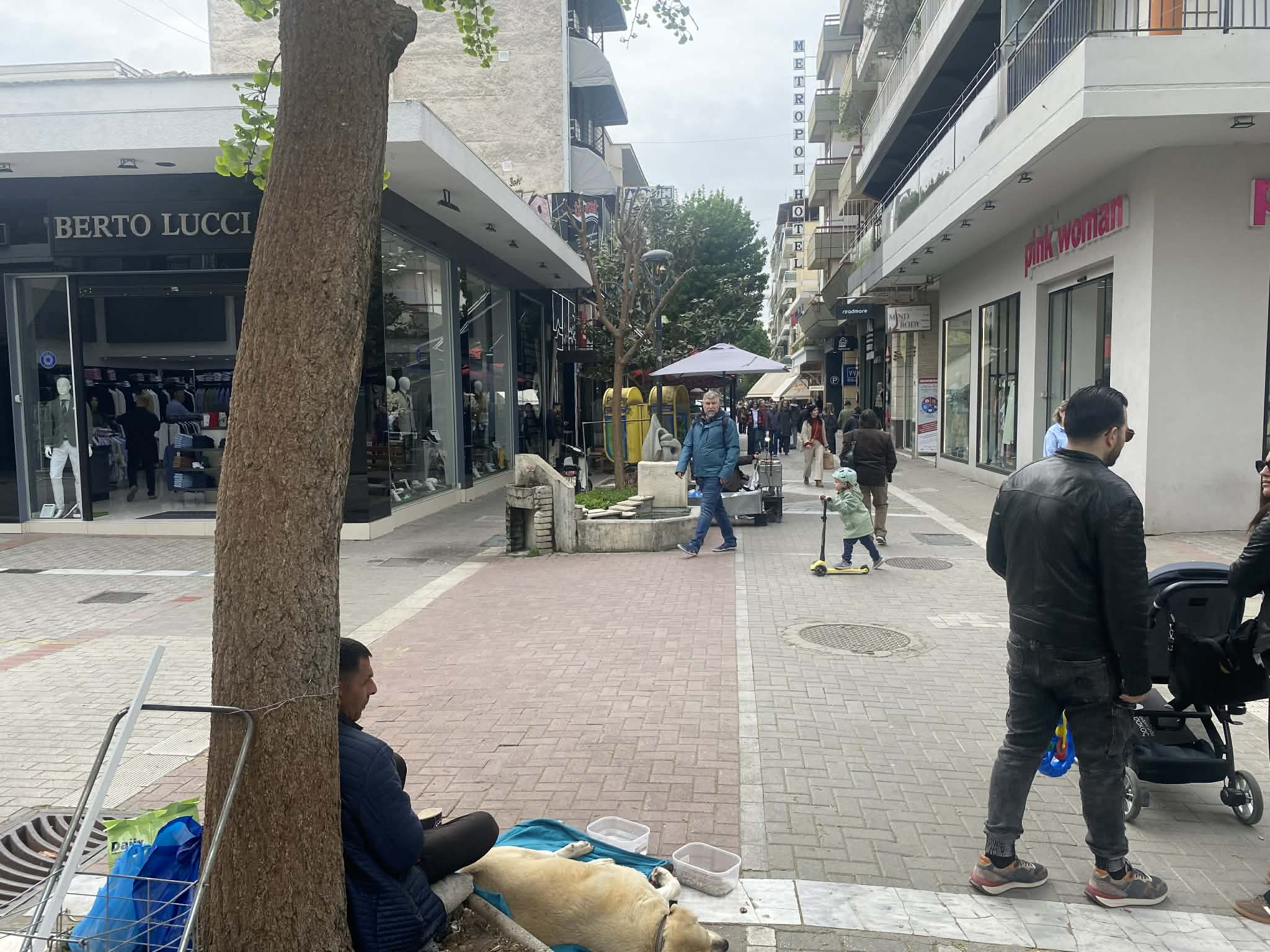 Τρέχουν για τα ψώνια της τελευταίας στιγμής για το πασχαλινό τραπέζι οι Λαριοσαίοι-μέχρι τι ώρα θα είναι ανοιχτά τα μαγαζιά