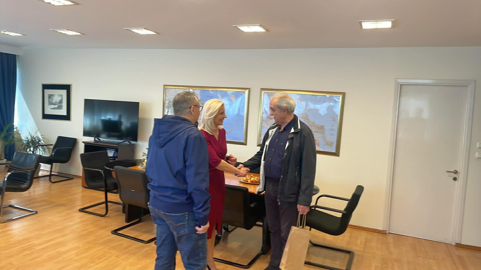 Ευχήθηκαν στη Ρένα Καραλαριώτου για την ονομαστική της εορτή (ΦΩΤΟ)
