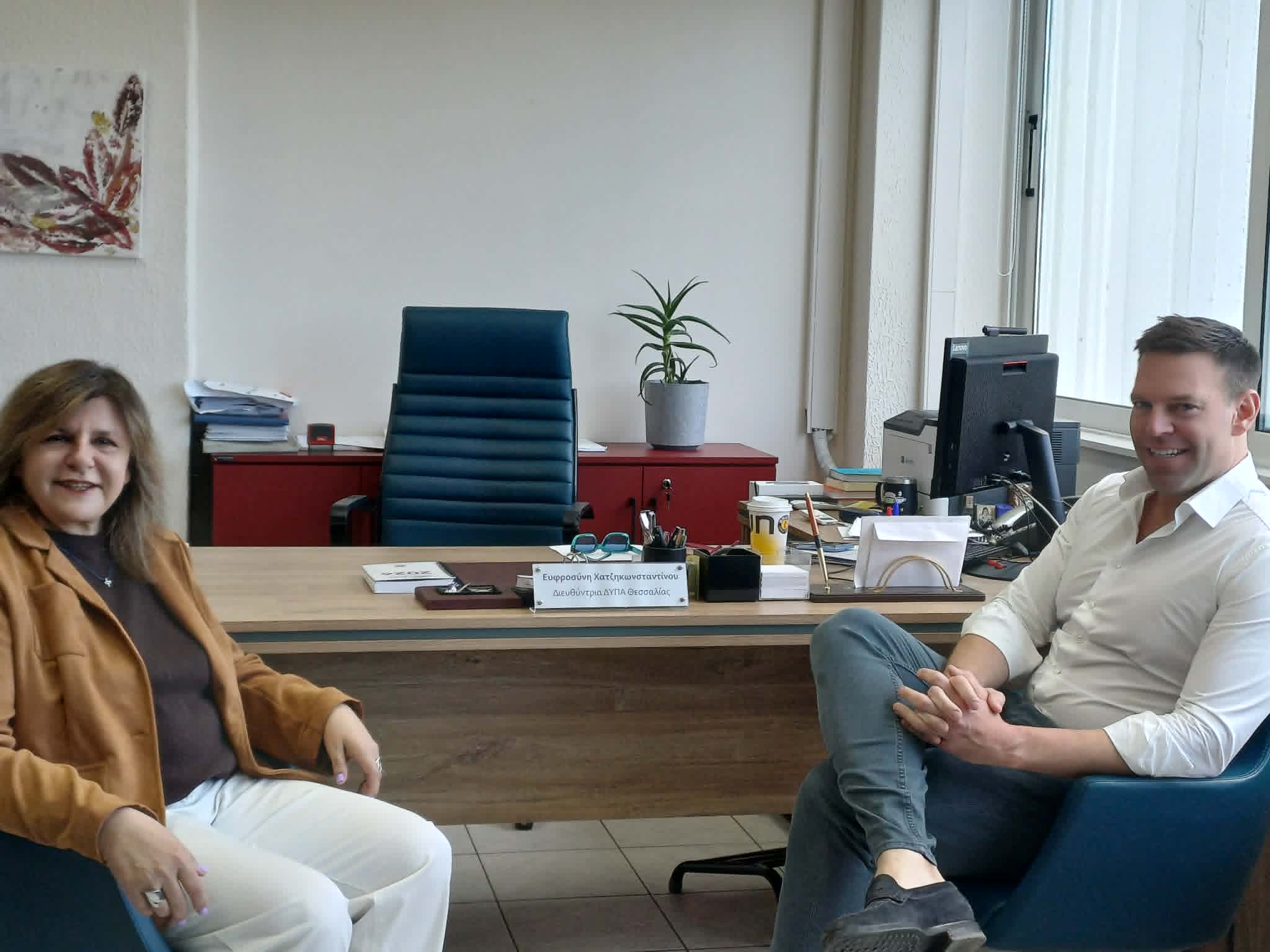 Στη Λάρισα ο Στεέφανος Κασσελάκης συναντήθηκε με εργαζόμενους στη ΔΥΠΑ (ΦΩΤΟ)