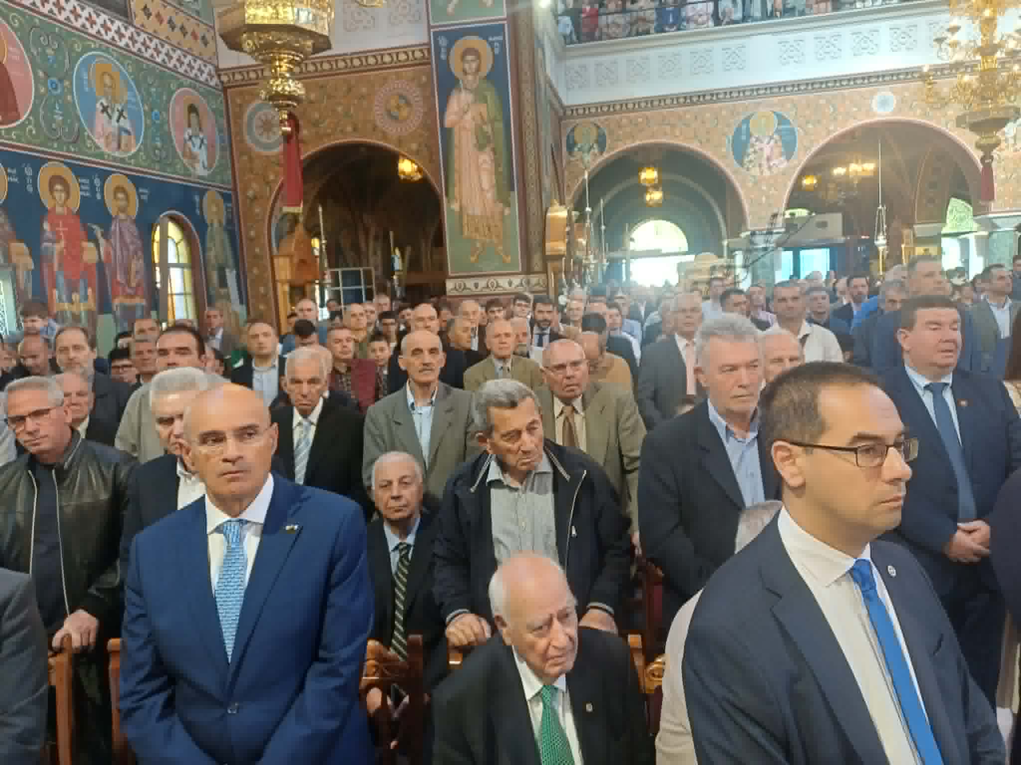 Λαμπρή μέρα για τη Λάρισα: Πλήθη πιστών στον πανηγυρίζοντα μητροπολιτικό Ναό του Αγίου Αχιλλίου (ΦΩΤΟ)