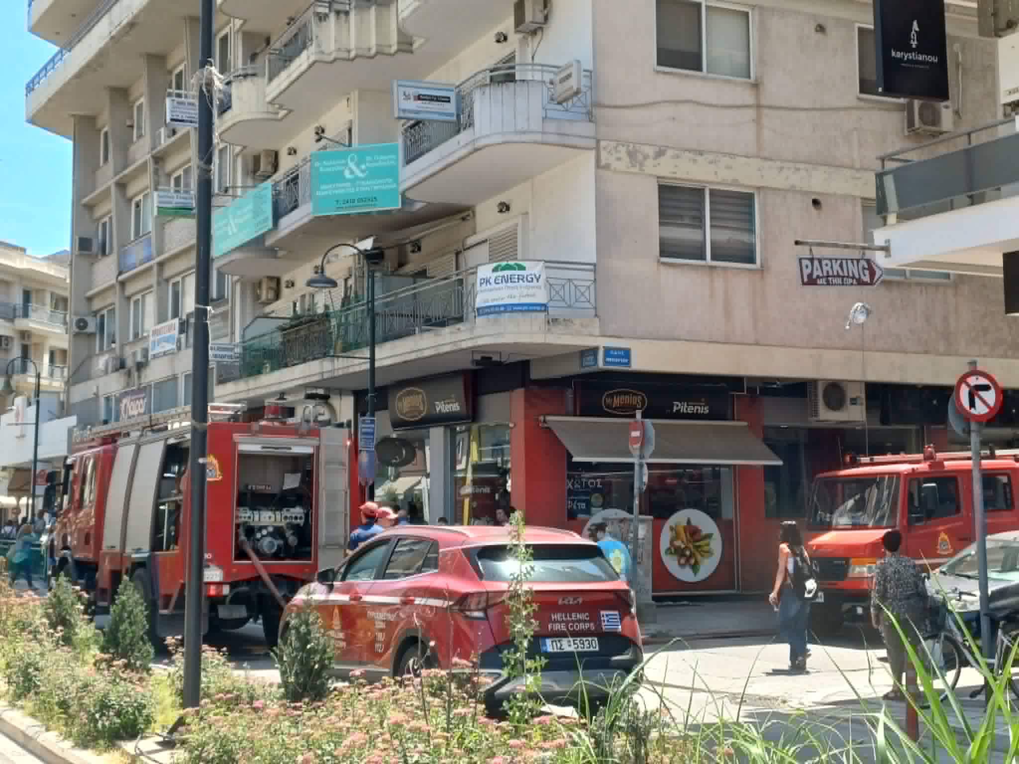 Συναγερμός στην Πυροσβεστική για φωτιά σε διαμέρισμα στο κέντρο της Λάρισας (ΦΩΤΟ)