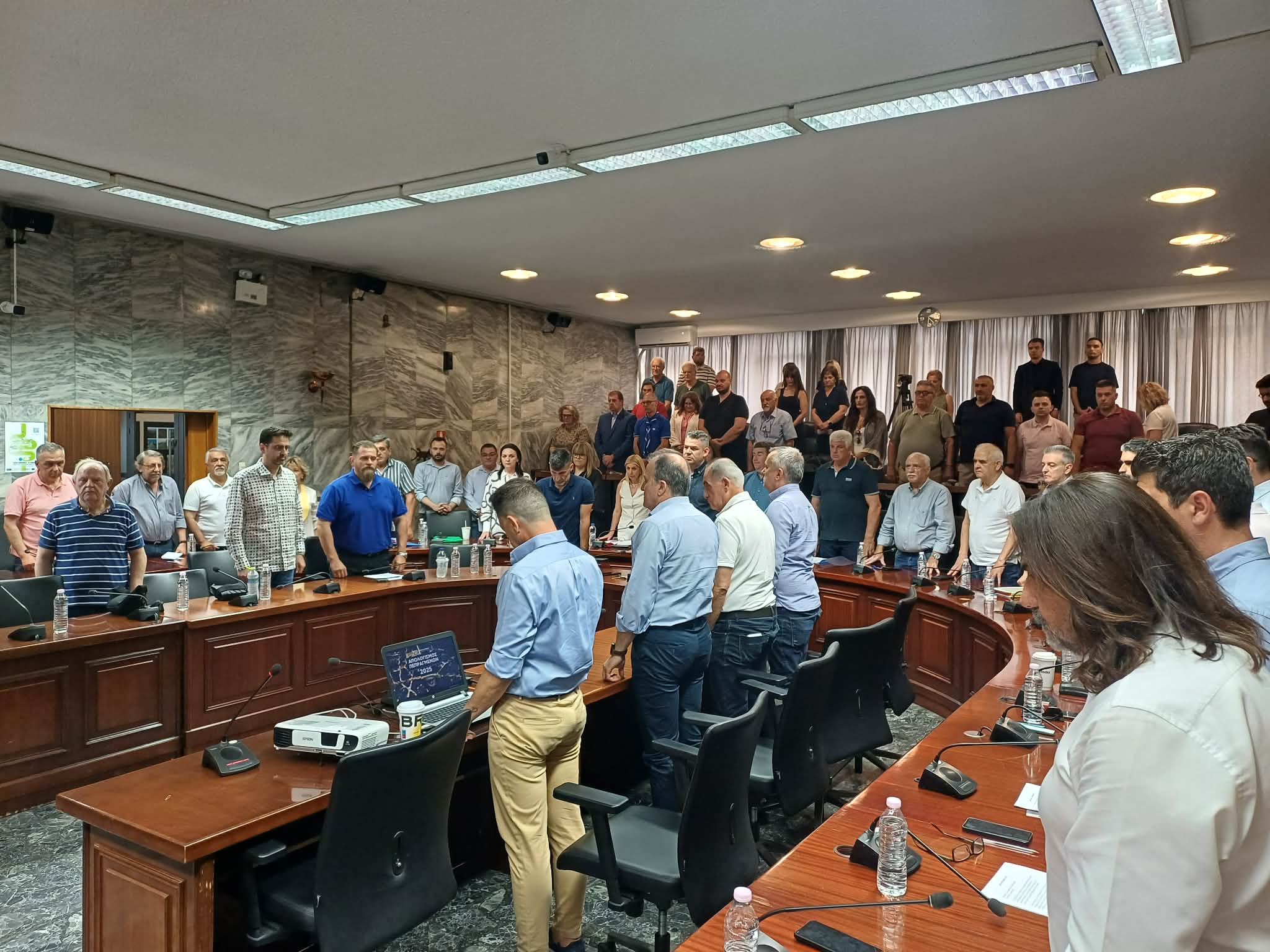 Με ενός λεπτού σιγή τίμησε το Δημοτικό Συμβούλιο Λαρισαίων την Αικατερίνη Ζιαζιά – Σουφλιά (ΦΩΤΟ)
