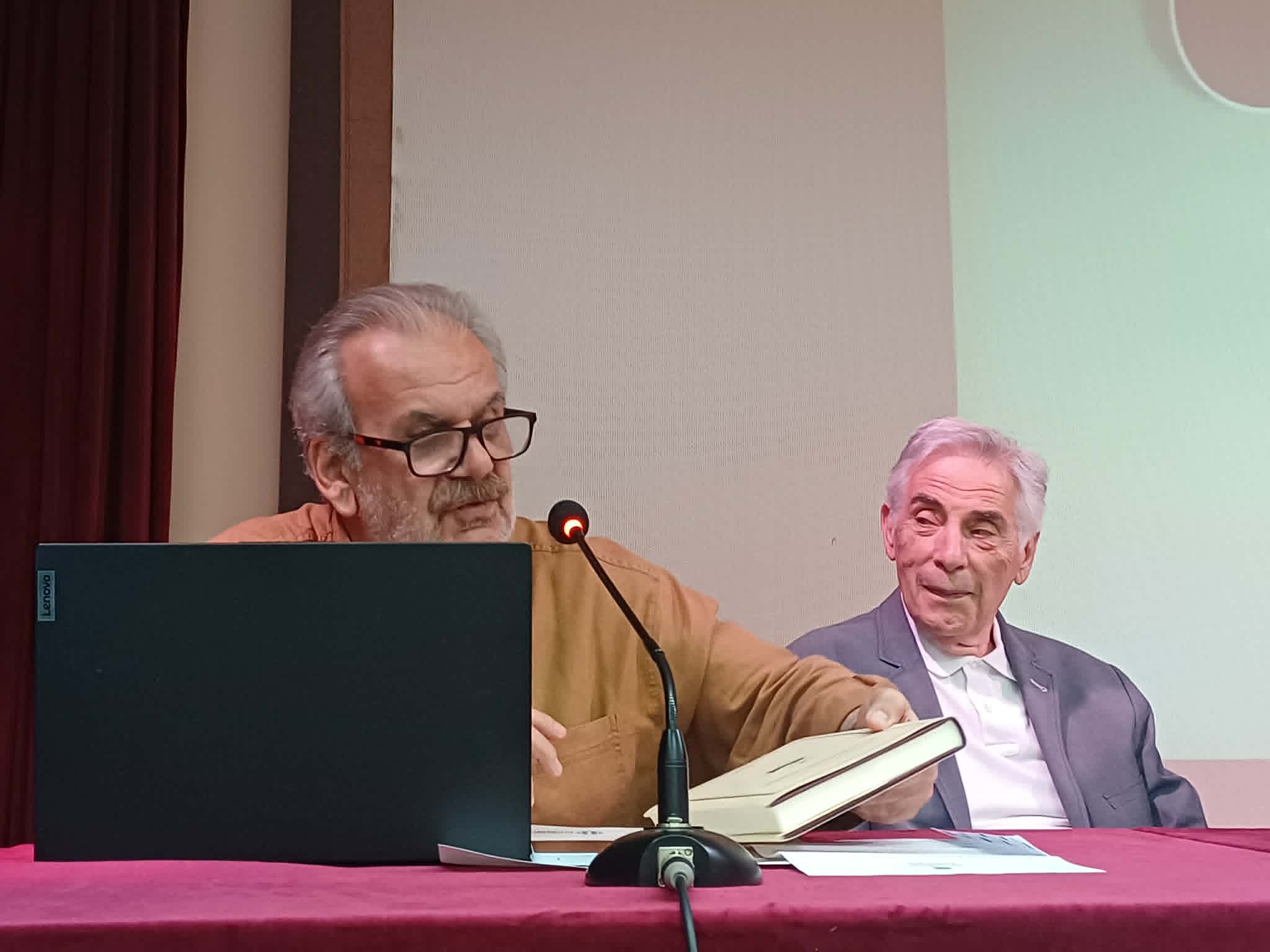 «Το Φιλοσοφικό Θέατρο» του Θεοδόση Πελεγρίνη παρουσιάστηκε στη Λάρισα (ΦΩΤΟ+video)