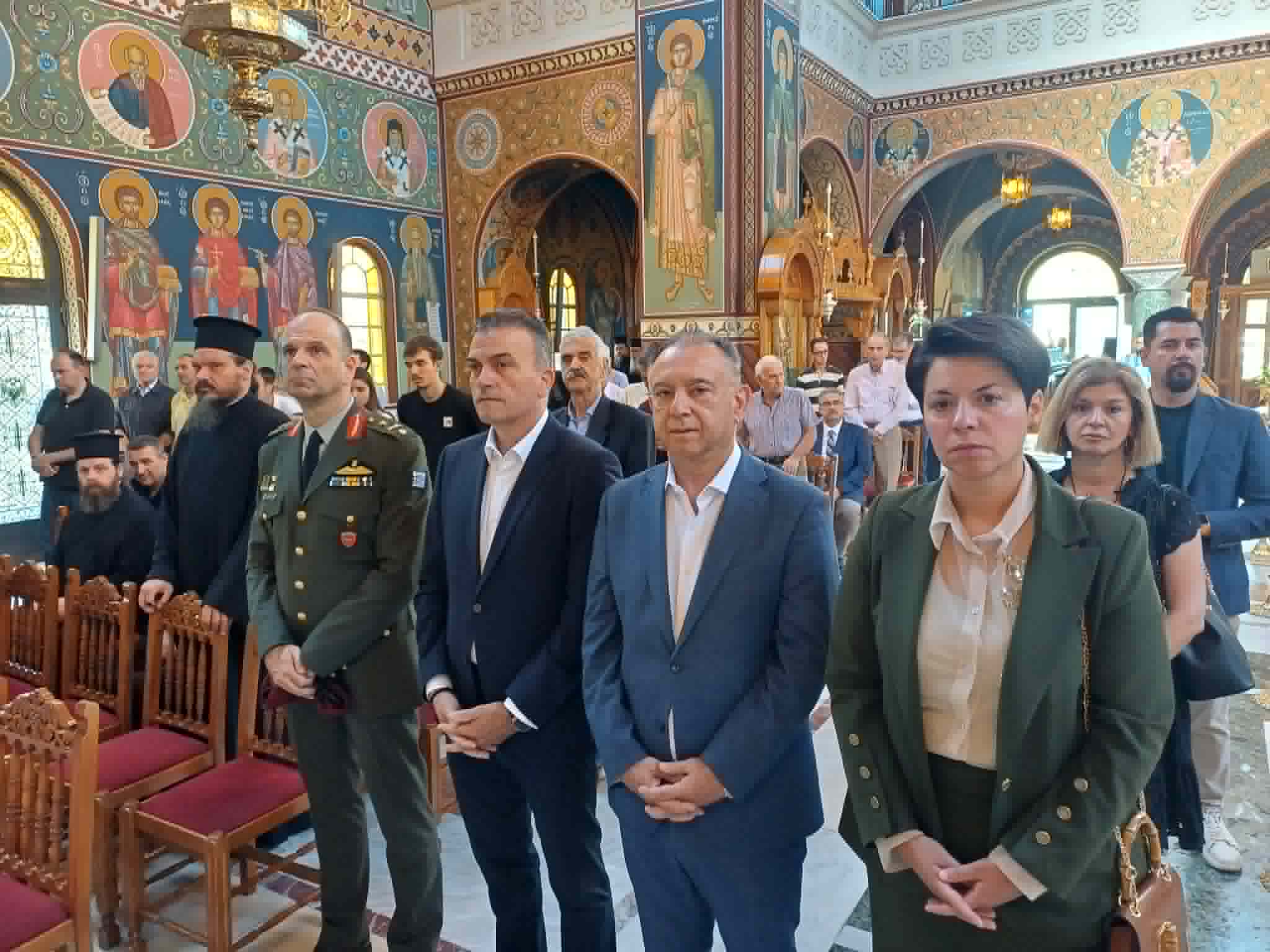 Πλήθος πιστών στον Άγιο Αχίλλιο για τα ονομαστήρια του Μητροπολίτη Ιερωνύμου (ΦΩΤΟ-ΒΙΝΤΕΟ)