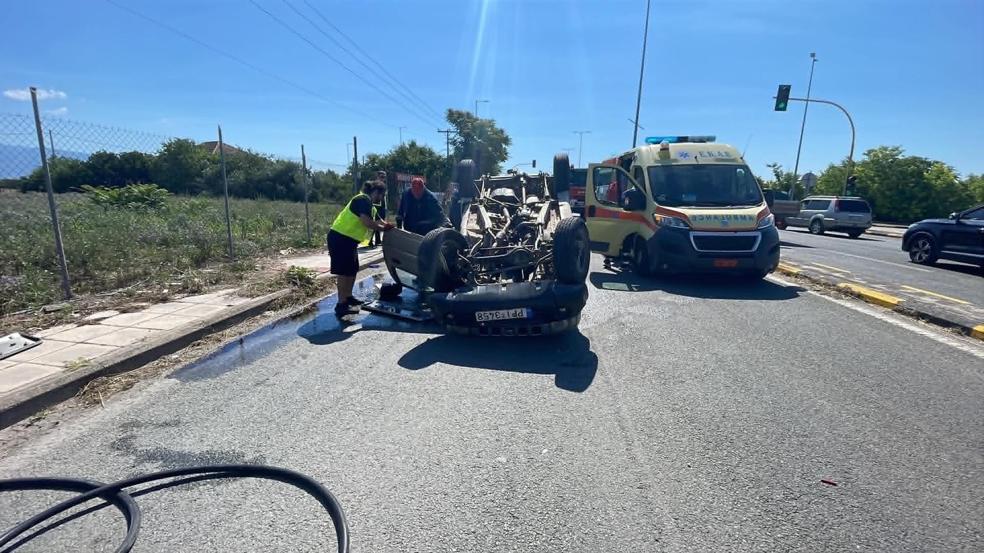 Τραυματίας 71χρονος στο θεαματικό τροχαίο της οδού Βόλου-δείτε εικόνες