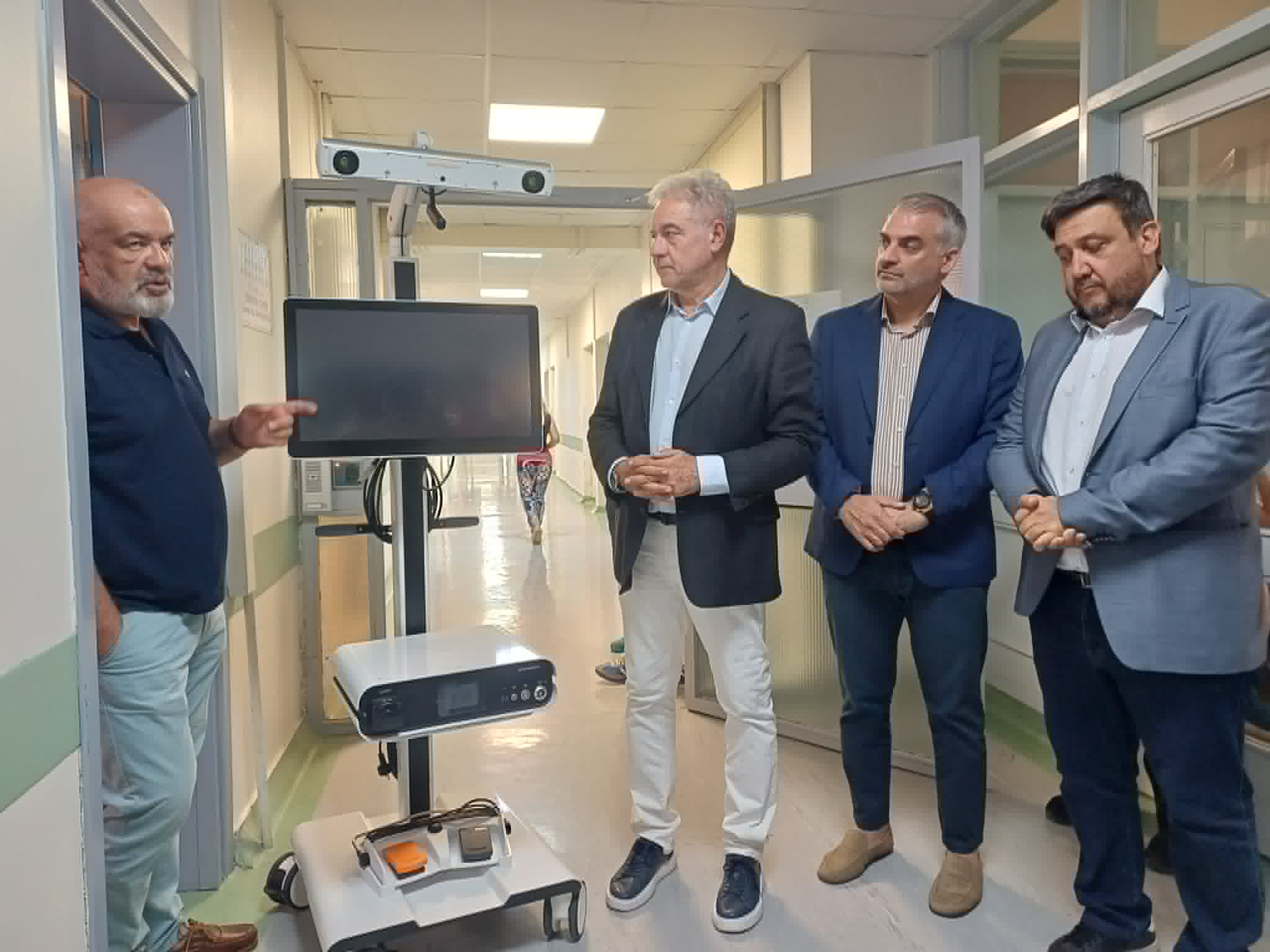 Ρομπότ στο χειρουργείο με τεχνολογία αιχμής στο Γενικό Νοσοκομείο Λάρισας που πρωτοπορεί(ΦΩTO)