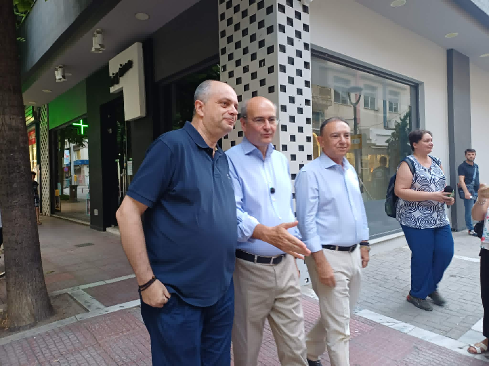 Κ. Χατζηδάκης από τη Λάρισα: Εκλογές την άνοιξη του 2027- βόλτα στο εμπορικό κέντρο της πόλης (ΦΩΤΟ)
