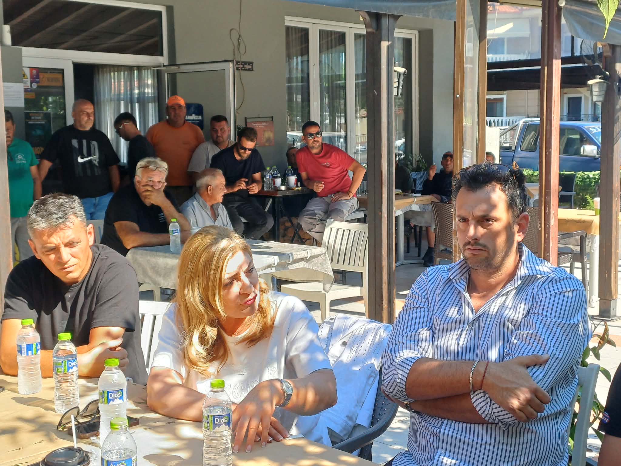 Σύσκεψη στα Πλατανούλια Τυρνάβου μετά το καταστροφικό χαλάζι (ΦΩΤΟ)