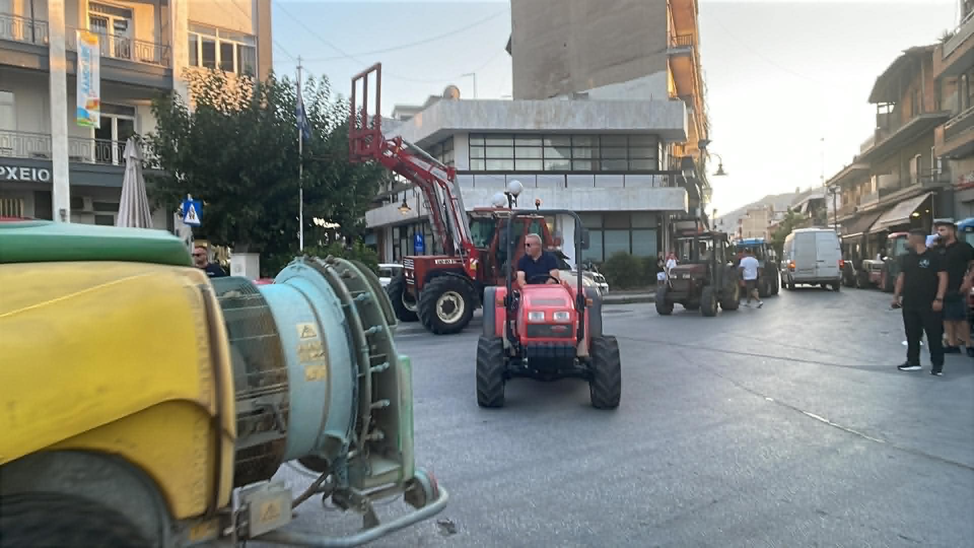Συλλαλητήριο αγροτών στον Τύρναβο με τρακτερ για δίκαιες αποζημιώσεις (ΦΩΤΟ)