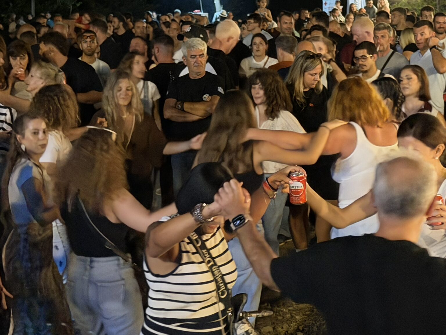 Η Ματούλα Ζαμάνη μάγεψε το κοινό στη λίμνη Στεφανιάδα (ΦΩΤΟ)